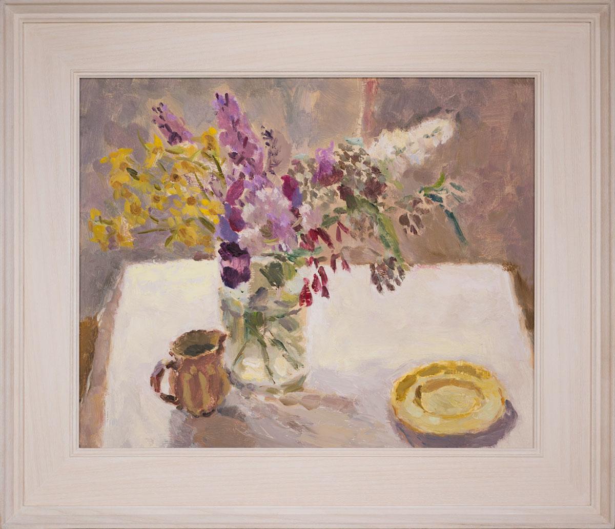 Buddleia with Yellow Flowers and Saucer BY LYNNE CARTLIDGE, Contemporary Art (Gelb), Still-Life Painting, von Lynne Cartlidge