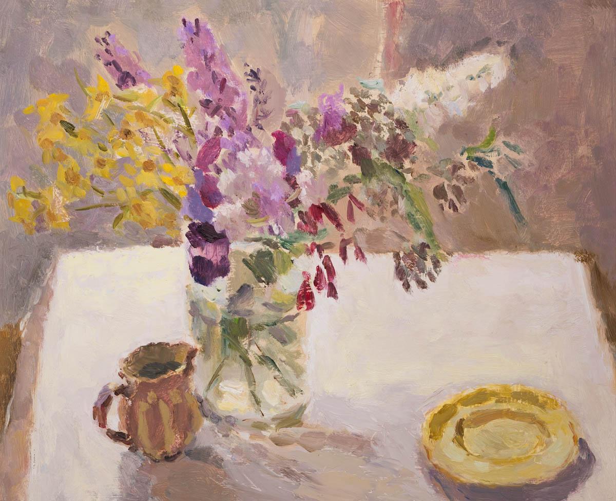Lynne Cartlidge Still-Life Painting – Buddleia with Yellow Flowers and Saucer BY LYNNE CARTLIDGE, Contemporary Art