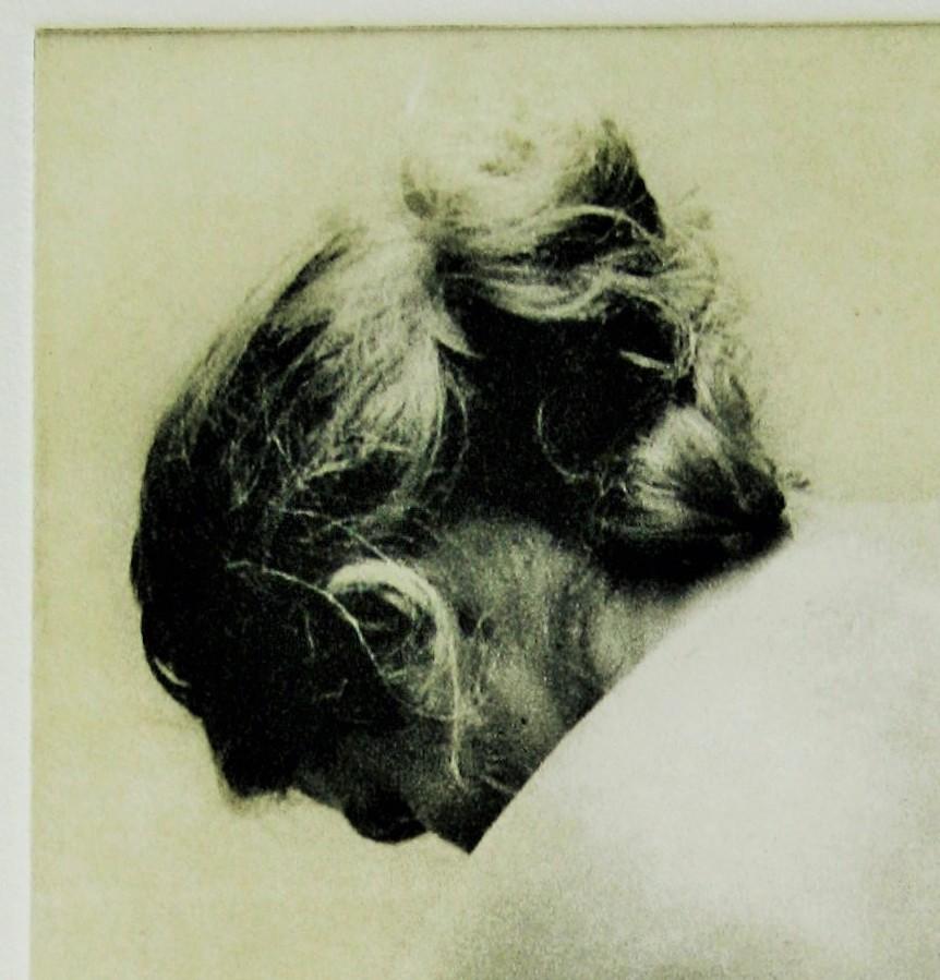 Obertura 1 DE CLARE GROSSMAN, Arte figurativo, Grabado solar, Impresión contemporánea - Figurative Print Gris de Clare Grossman