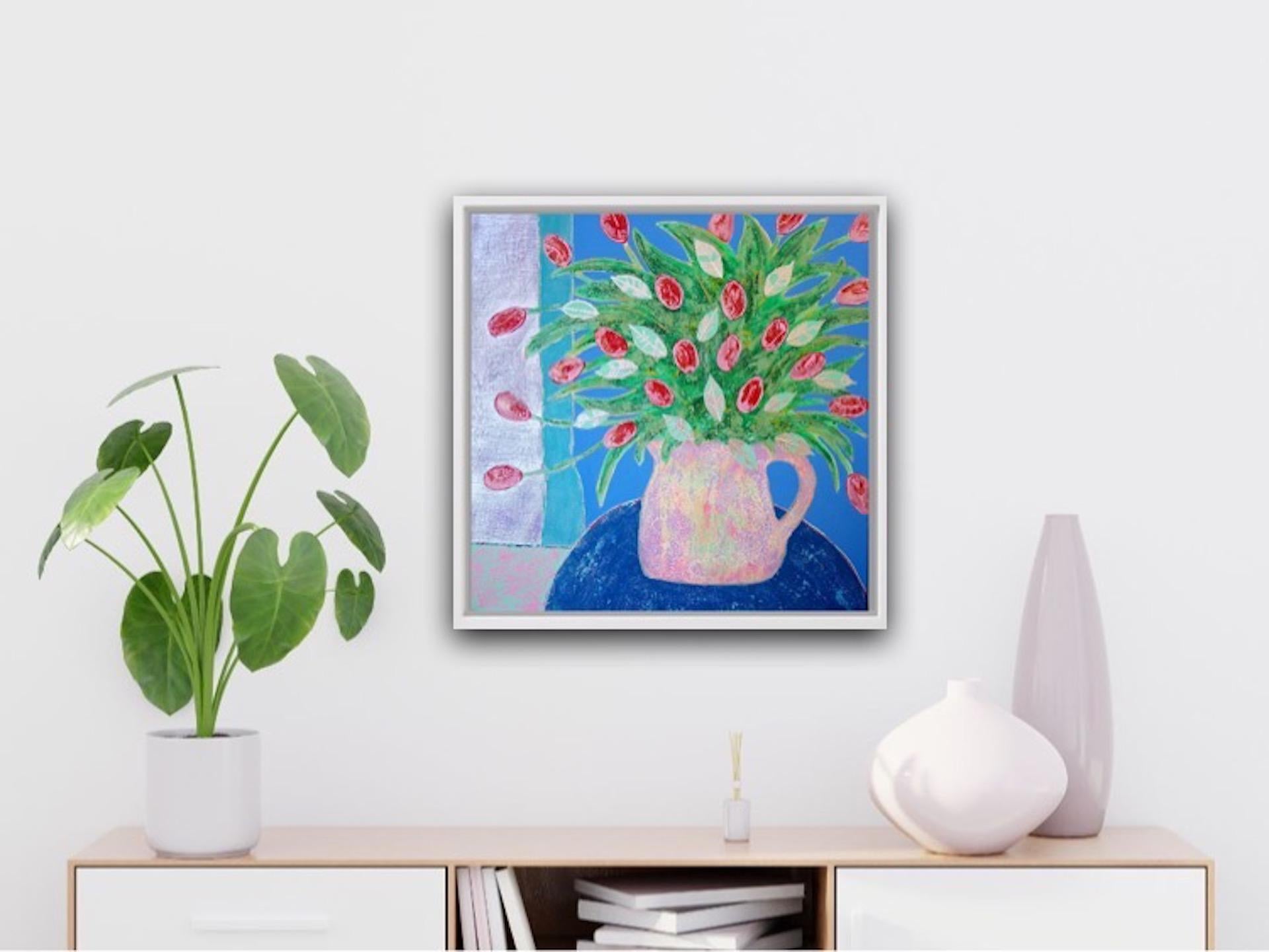 Tulips gegen Blau, Affordable Bright Stillleben, zeitgenössische Kunst von Amy Christie im Angebot 6