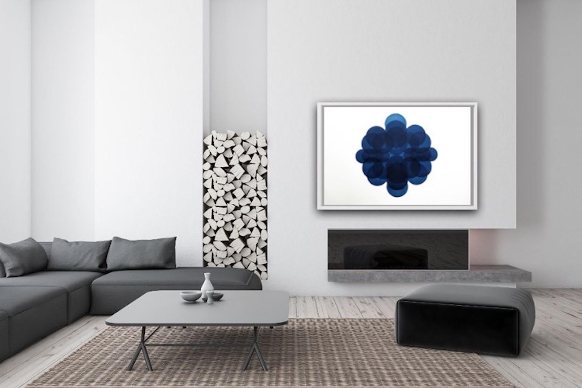 Jonathan Moss, NV9, Einzigartiger Druck, zeitgenössische minimalistische Kunst, Blaue Kunst, Dynamik 6