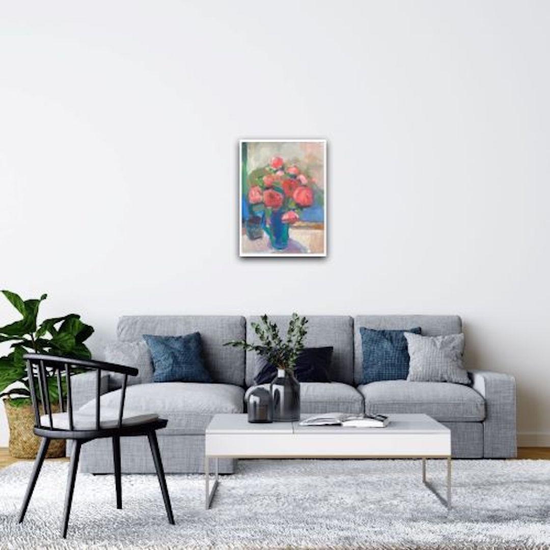 Rosie Copeland, Roses rouges, Cruche bleue, peinture de nature morte originale, en vente 3