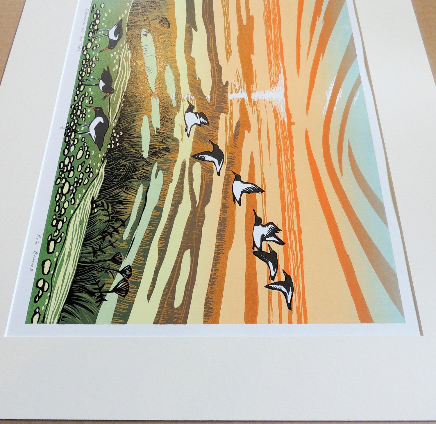 Saltmarsh at Low Tide, Limitierte Auflage Linocut-Druck, preiswerte Kunst (Beige), Animal Print, von Rob Barnes