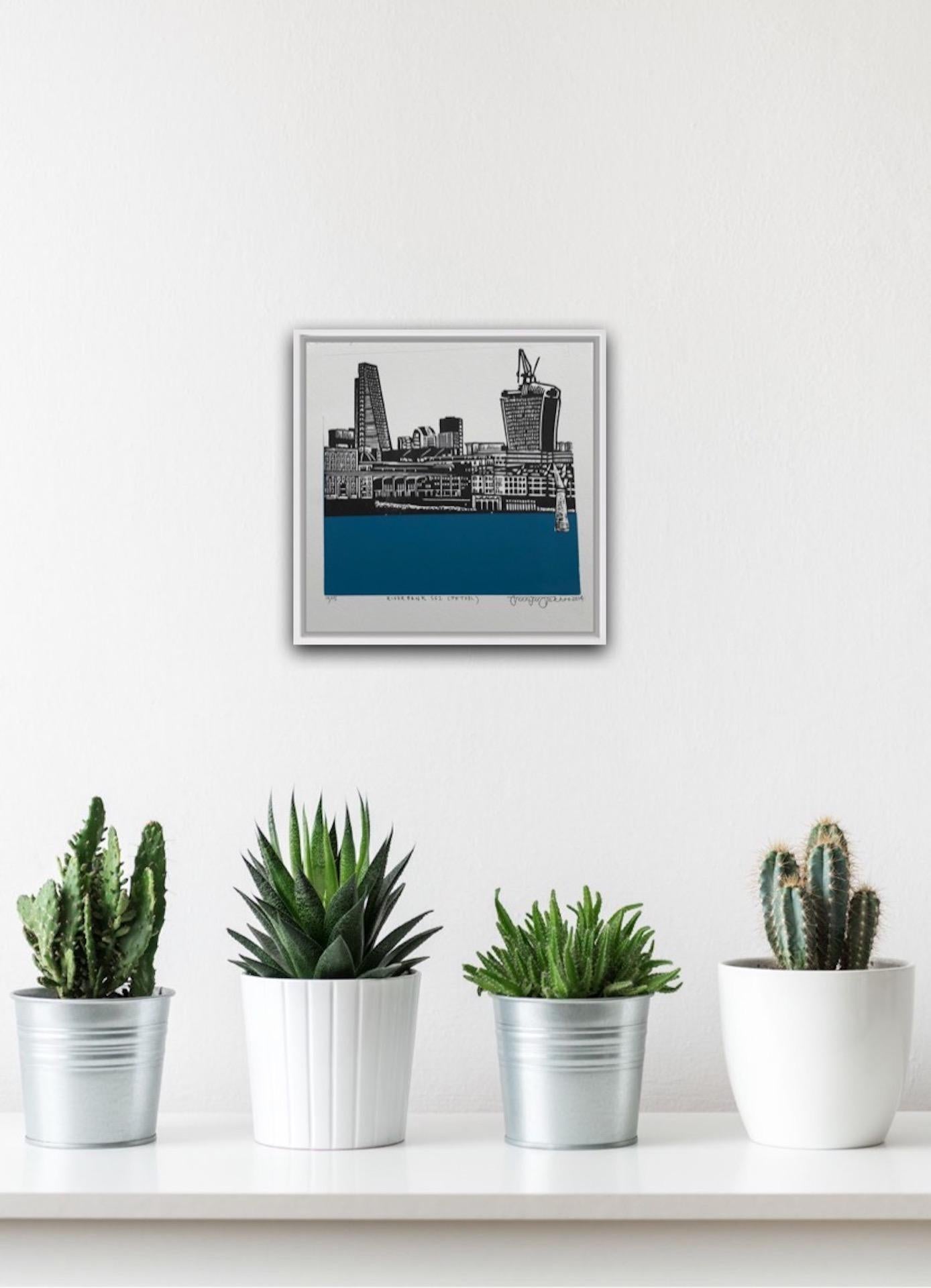 Jennifer Jokhoo, Riverbank SE1 (Petrol), Londoner Kunst, preiswerte Kunst, Stadtlandschaft im Angebot 3