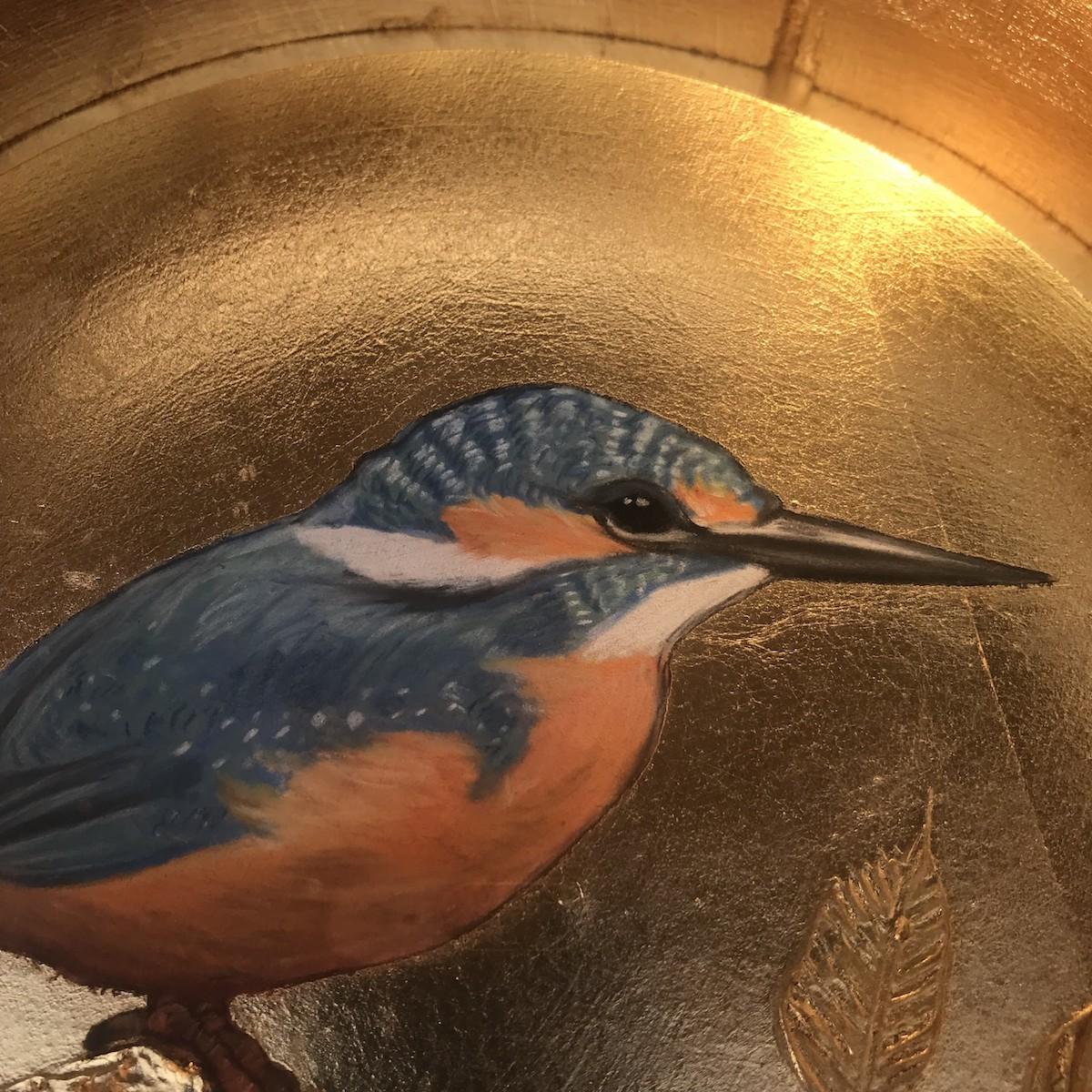 Kingfisher, Sally Ann-Johns, Original-Zeichnung zum Verkauf, Blattgold-Kunst (Grau), Landscape Art, von Sally Ann-Johns 
