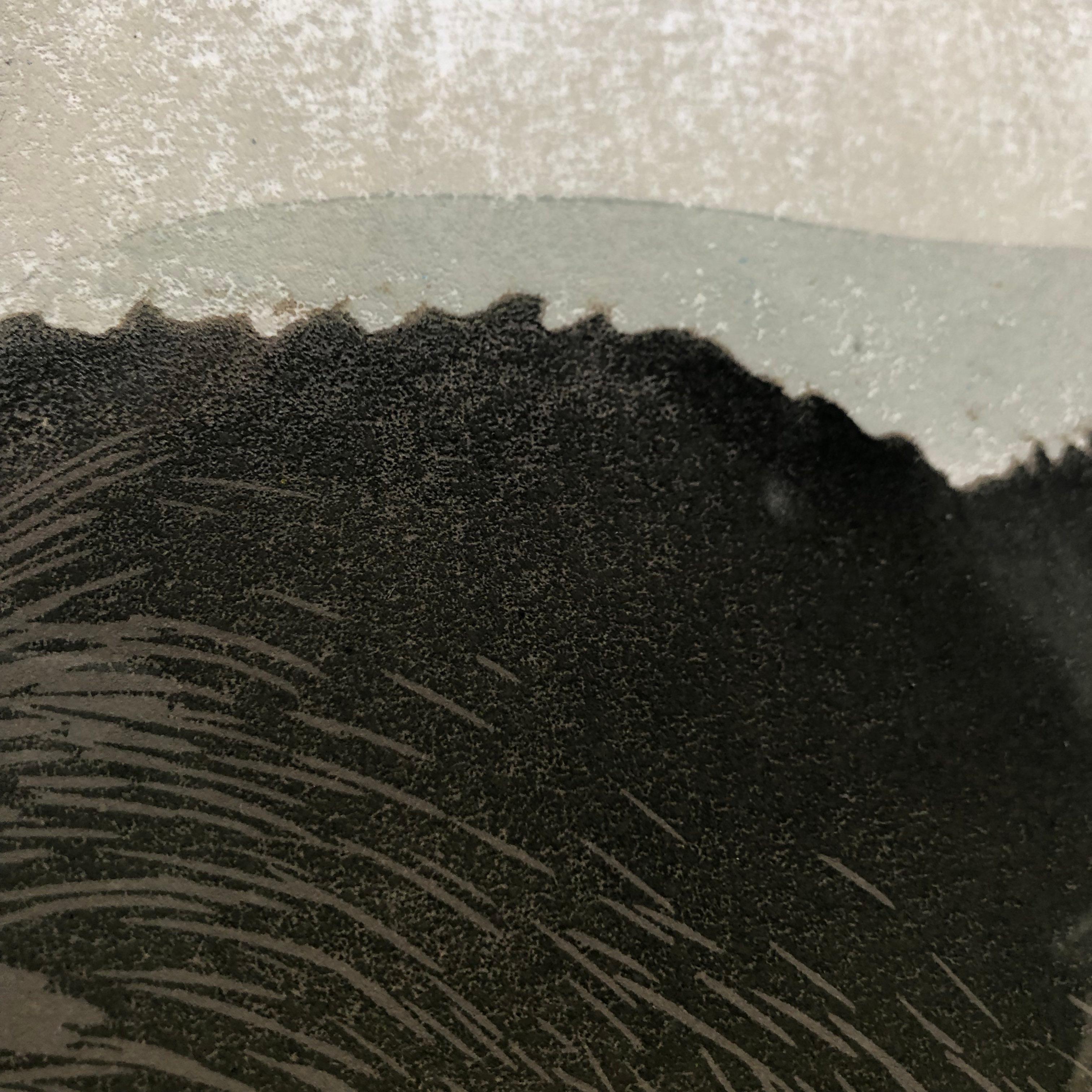 Ian Phillips, Las nubes descansan sobre Aran Fawddwy, Grabado en linograbado de edición limitada, SeaArt en venta 5