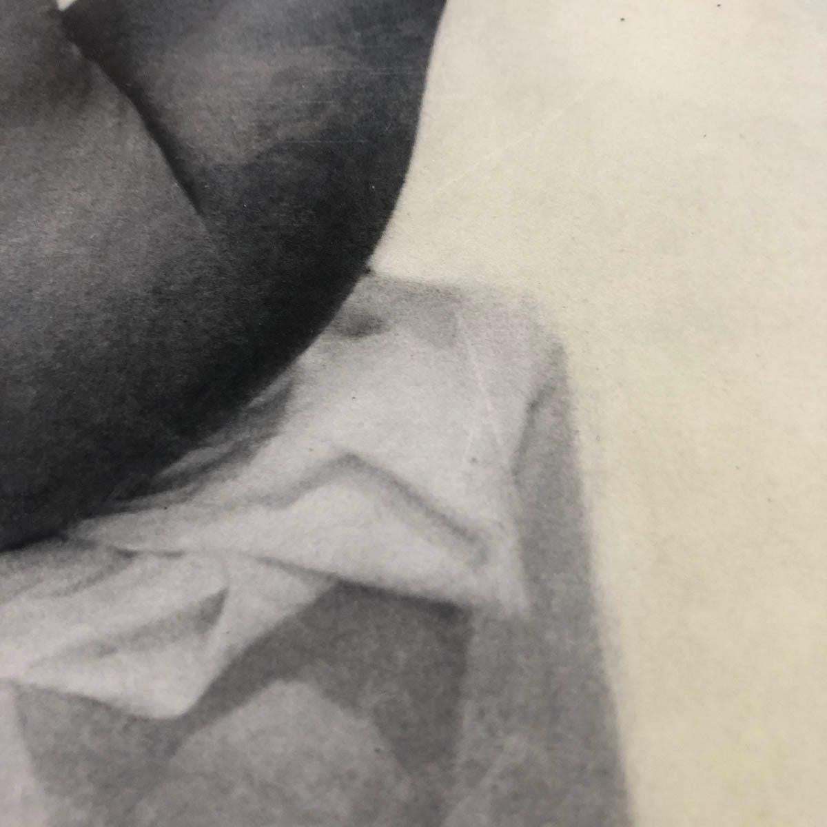 'La forma di lei', omaggio a Henry Moore DA PARTE DI CLARE GROSSMAN, Edizione limitata d'arte - Figurative Photograph Marrone di Clare Grossman