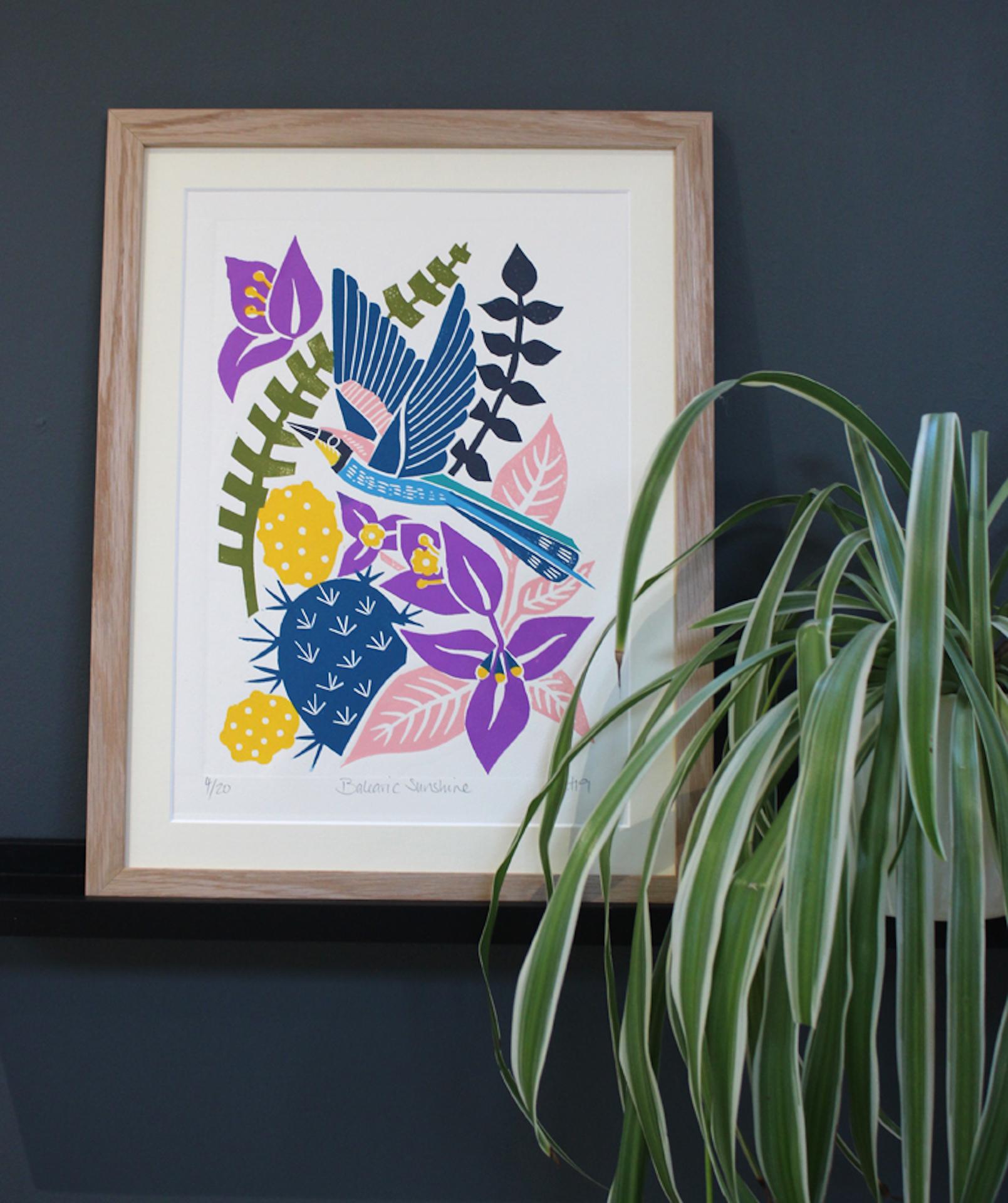 Balearic Sunshine di Kate Heiss, Gruccione, tropicale, Spagna, Minorca, Bird Art in vendita 4