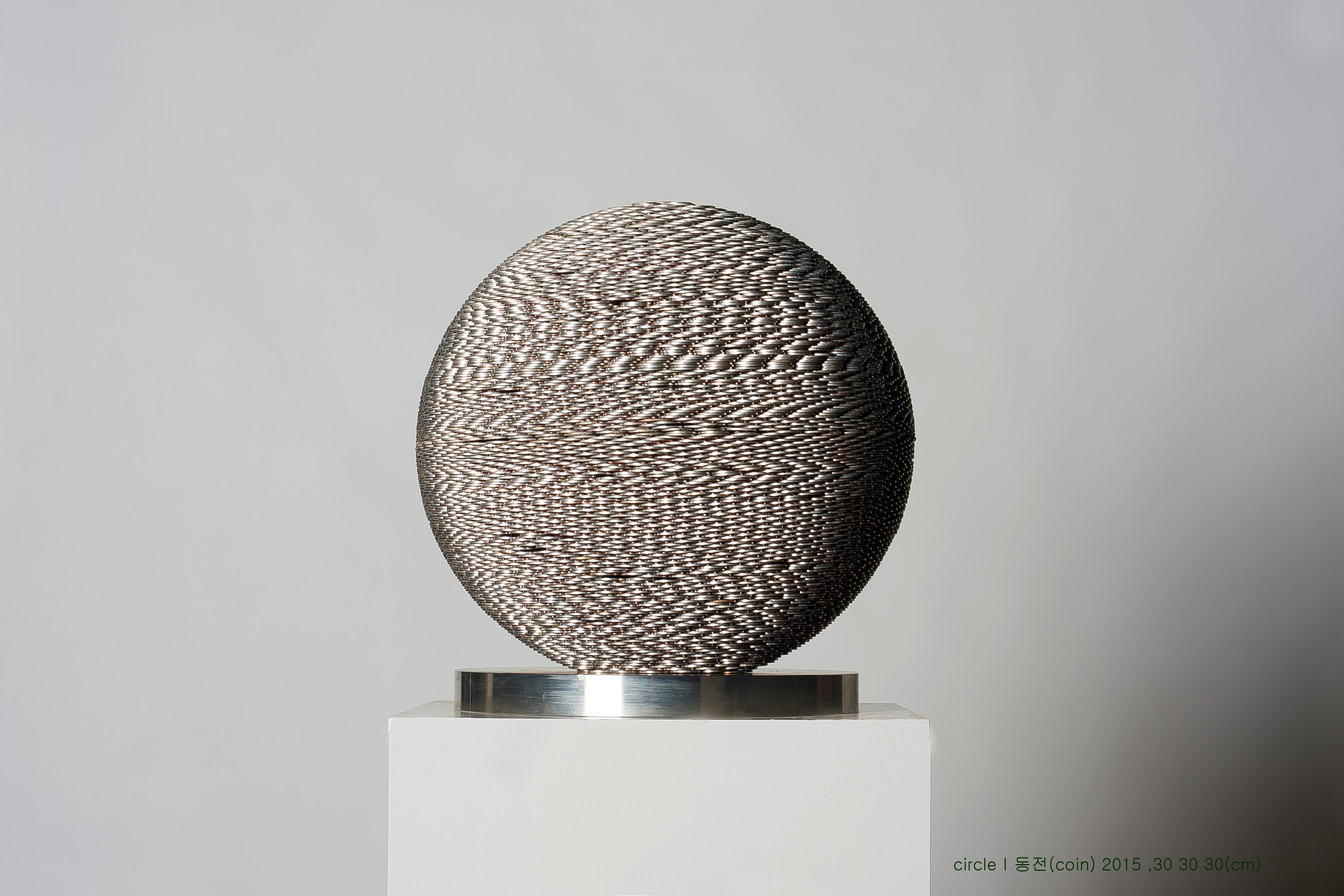 Kim Seungwoo Figurative Sculpture - Circle II