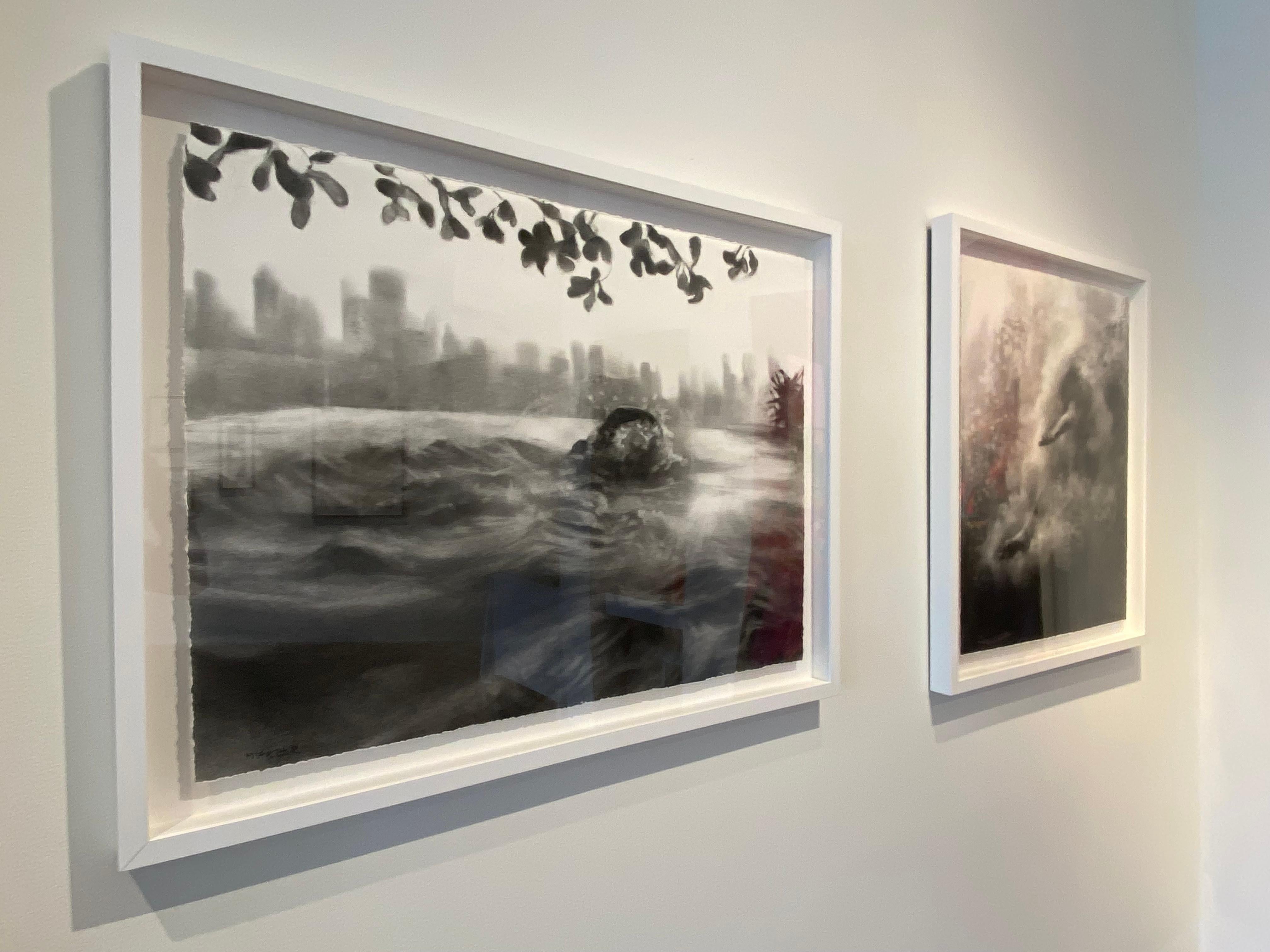 Bureau City Swim Dusk, dessin réaliste au fusain monochrome représentant une nageuse dans un cadre urbain - Art de Patsy McArthur