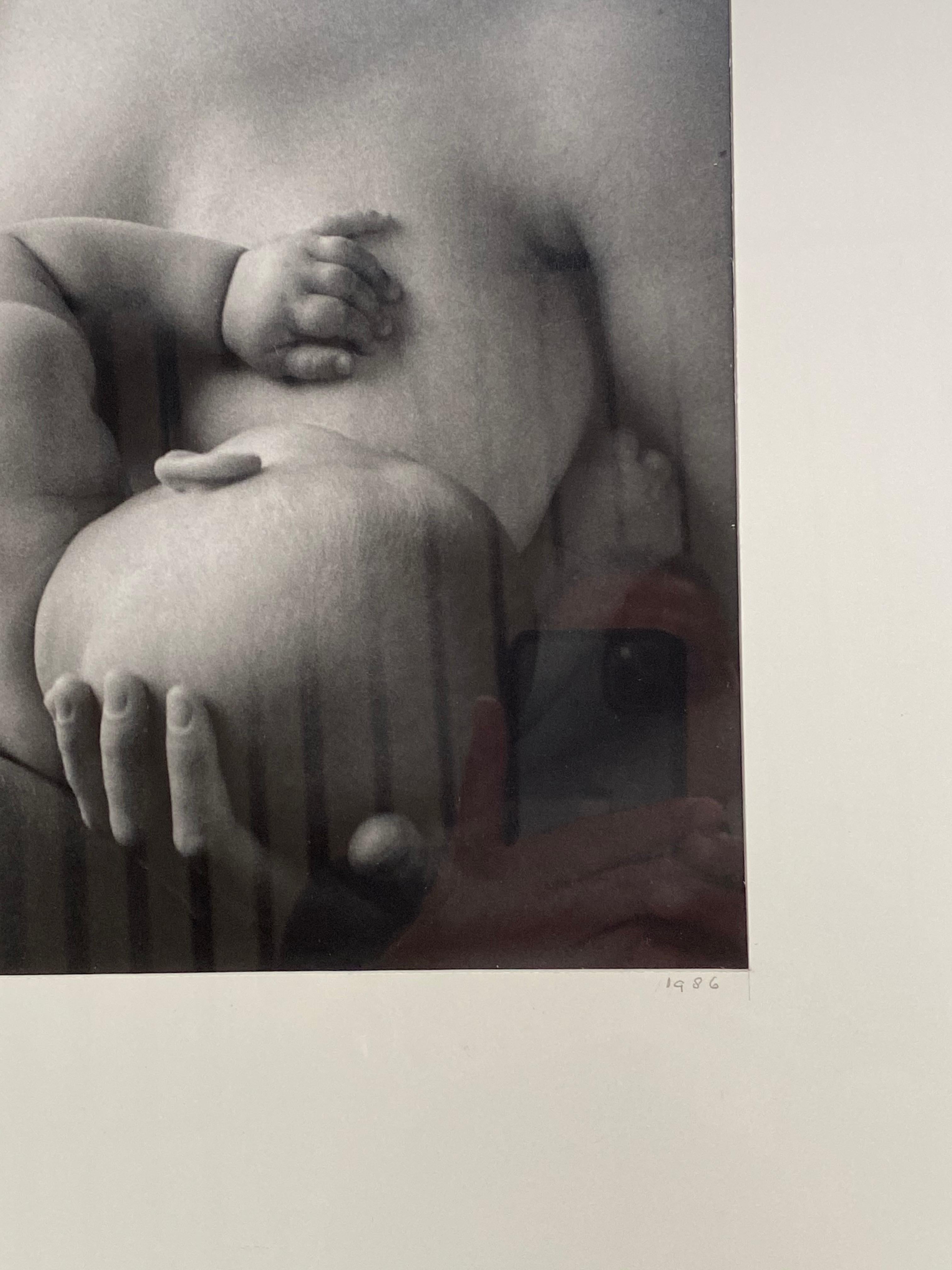 Fritz monshouwer
Mother and child
Silver print signed and dated in the margin below the image 
39 x 29 cms
Bibliography: M.Rebbuzini
Mirrors of the magic muse
Book style editions. Monte Carlo 2013 page 203
Circa 1986
Box 
1900 euros 
( you will find