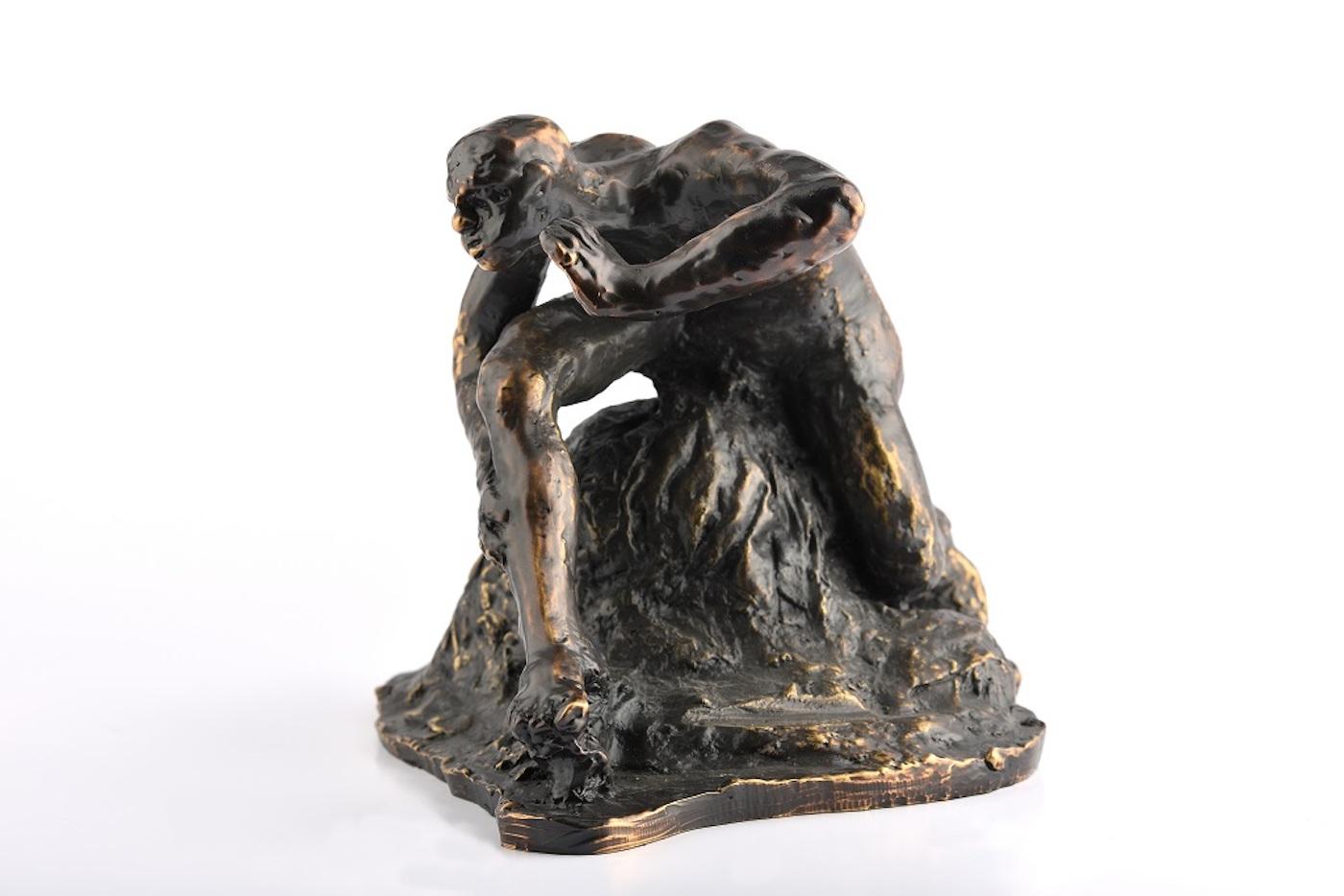 Hombre en la Roca - Escultura original en bronce de G. Migneco - Finales de 1900 - Sculpture Expresionista de Giuseppe Migneco
