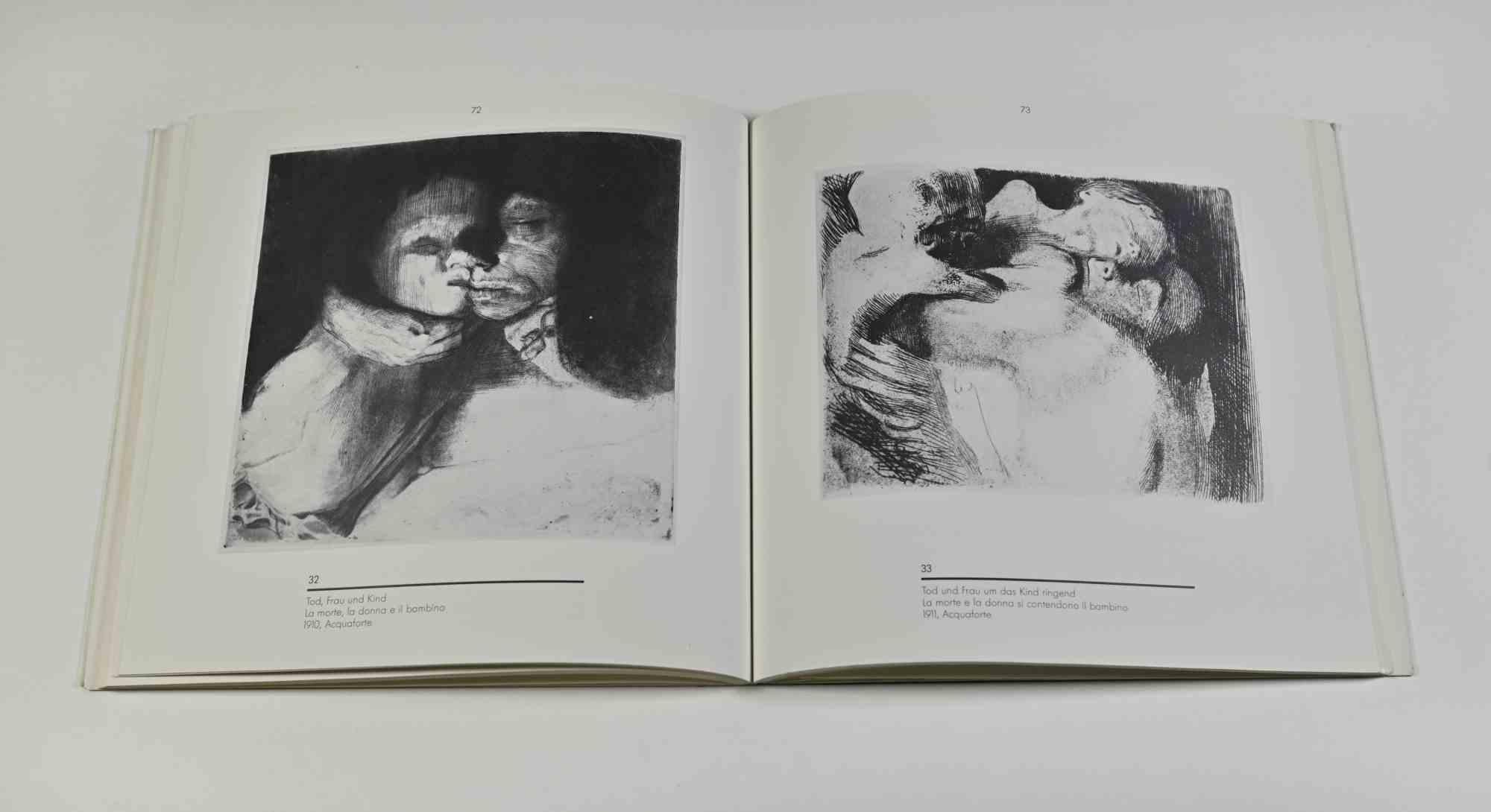Kather Kollwitz, graphics, drawings and sculptures is a catalogue realized by Institut fur Auslandsbeziehungen Stuttgart, in the 1950s. 

Illustrated catalogue, 20 x 20 cm. 

Good conditions!