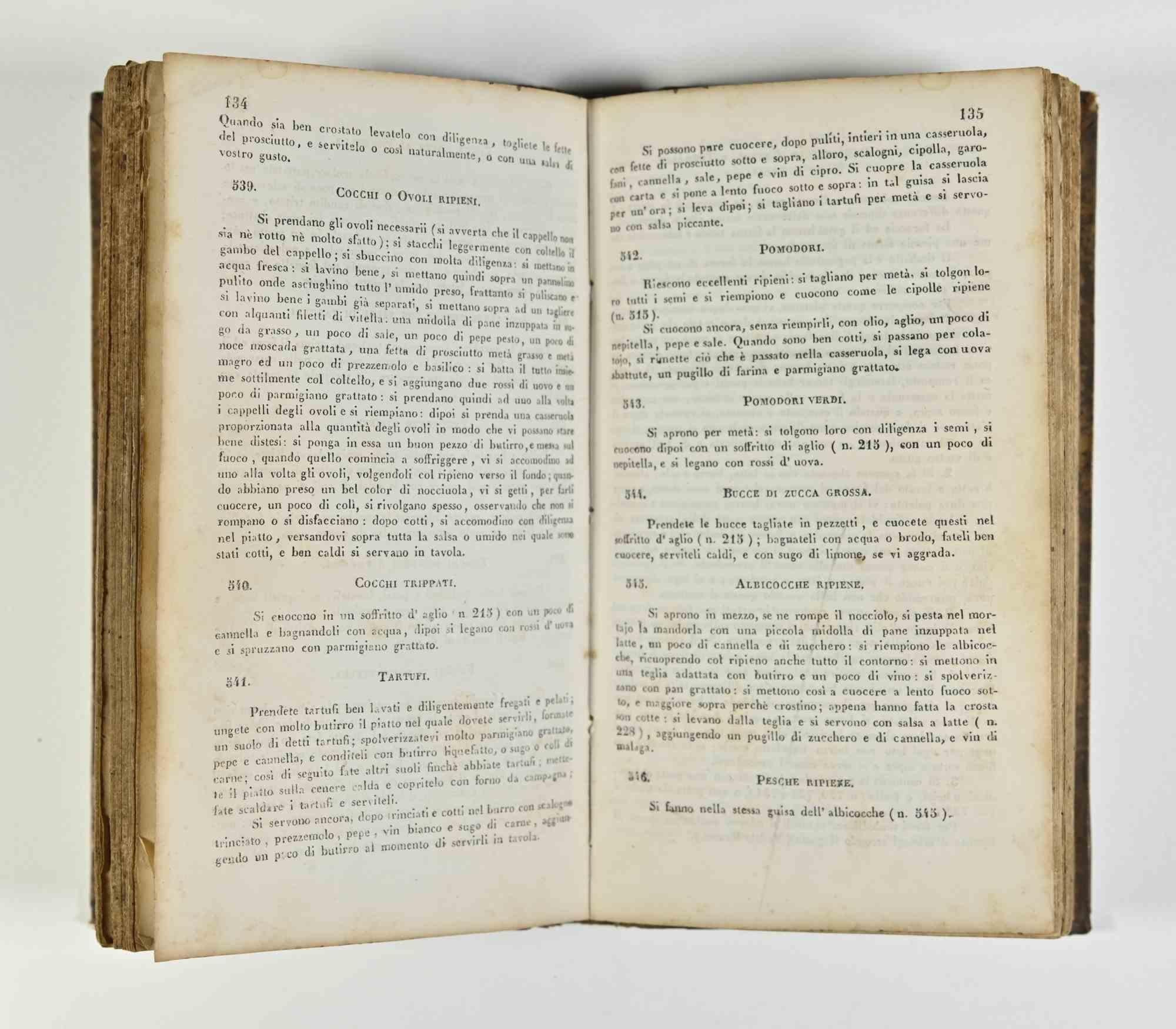 Il Cuciniere Italiano Moderno o l'amico degli intendenti e dei convalescenti è il titolo di un libro di cucina stampato a Livorno dai Fratelli Vignozzi e Nipote nel 1842.

Lingua: italiano.

18 x 11 cm.

Totale pagine 252.

Il nome del proprietario