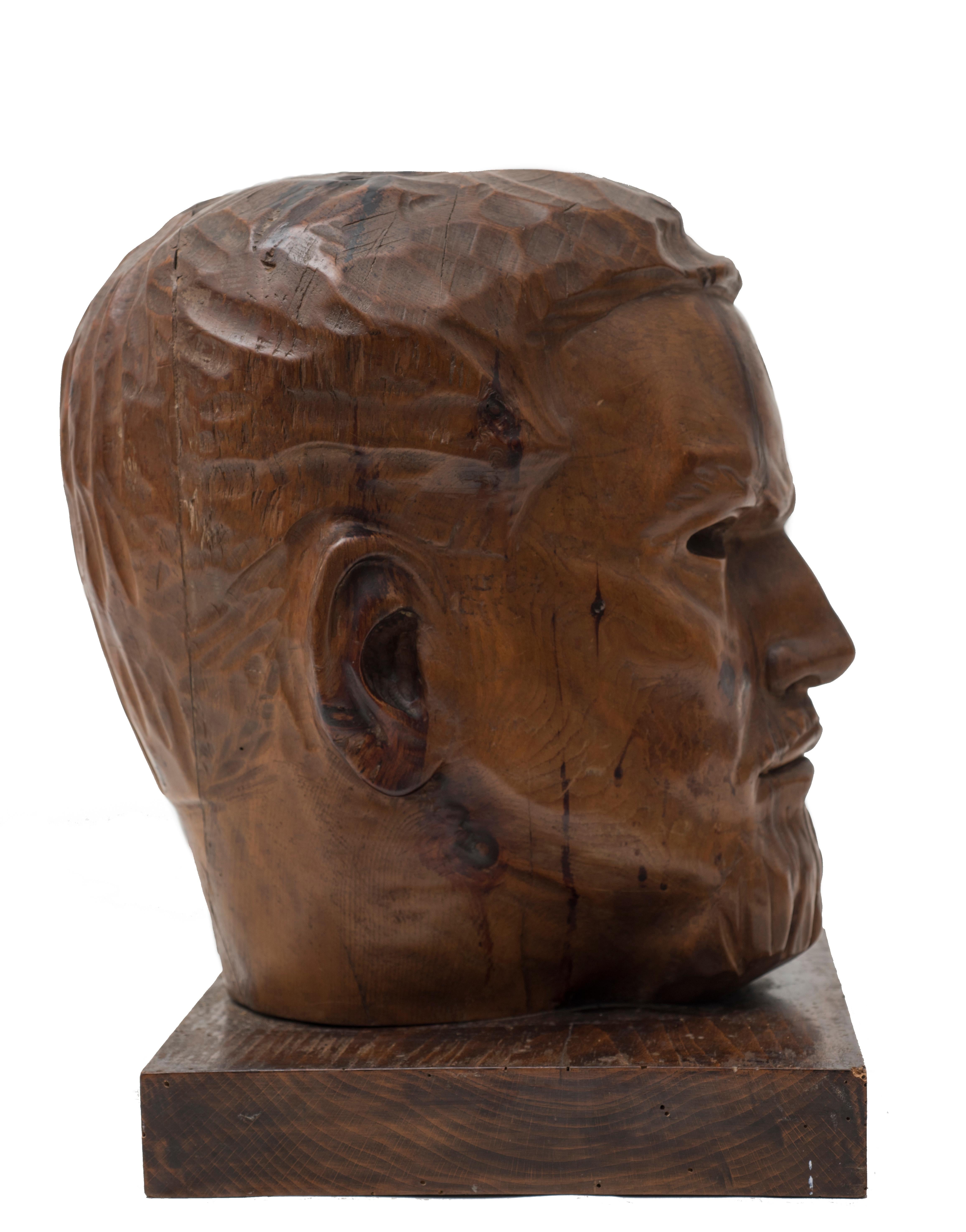 Portrait of Italo Balbo - Original Wooden Sculpture by Marco Novati - 1930s For Sale 1