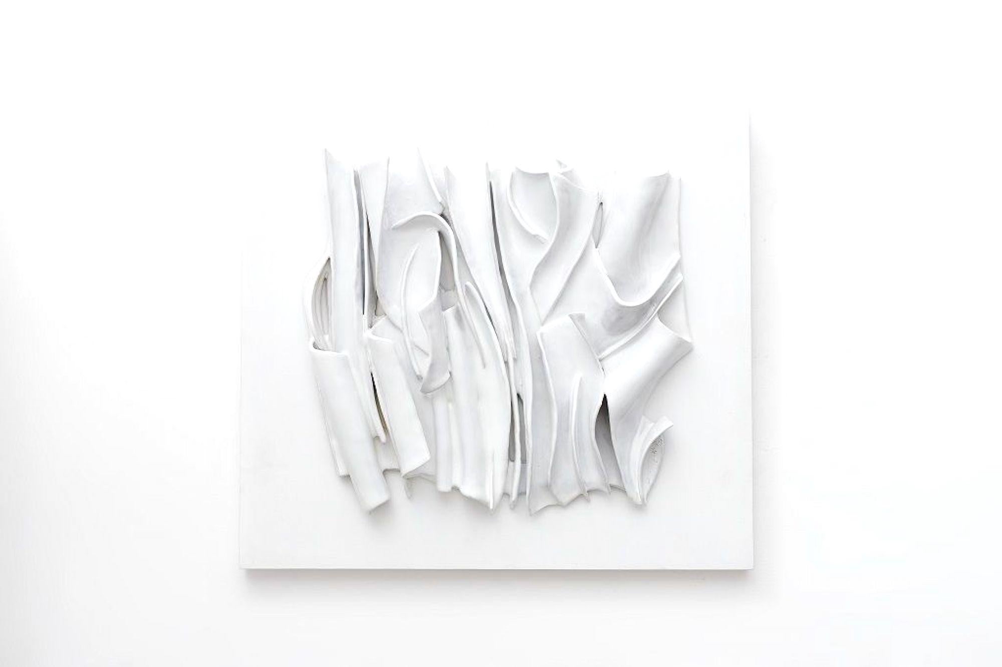 Folds cosmiques blancs - Céramique et techniques mixtes de Michele Cossyro - 2017