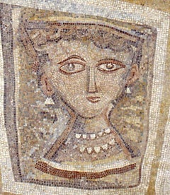 Halskette einer Frau mit Perlenkette – Mosaik – 1947