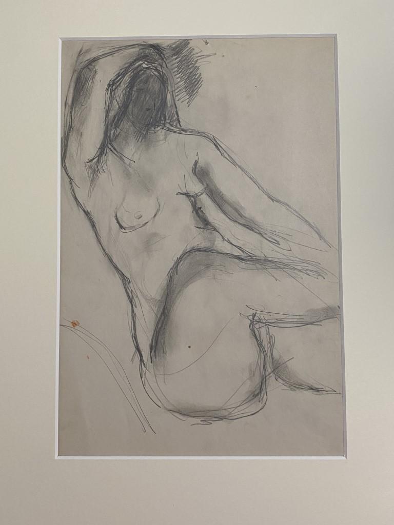 "Femme nue  est un dessin original au crayon sur carton coloré en ivoire de Herta Hausmann.
En excellent état : Comme neuf.

Il s'agit d'un dessin original représentant une femme nue.

Cachet de l'Artistics au dos du dessin.