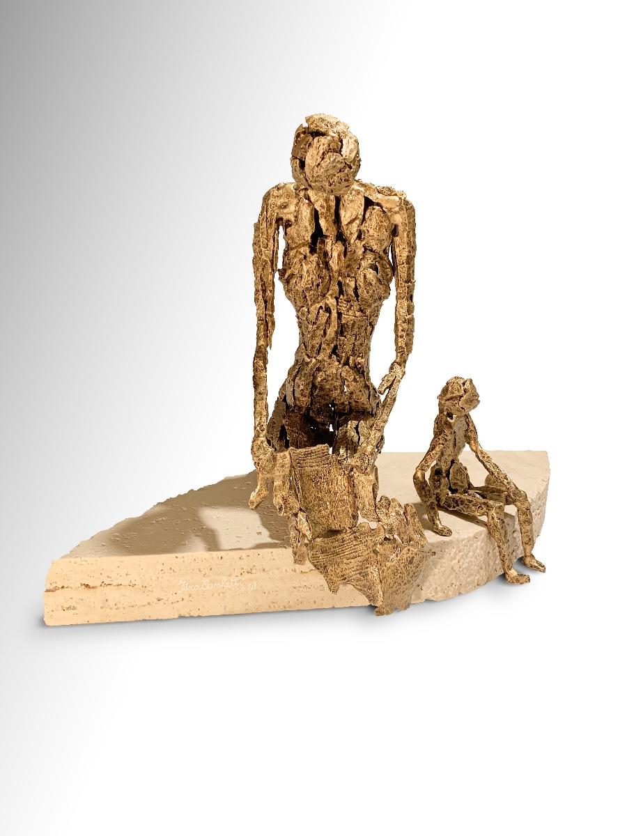 Llamada es una escultura metálica original realizada por el artista italiano Fero Carletti en 2020.

Título original: Richiamo. Firmado a mano en la base por el artista. Pieza única.

La escultura está hecha de pequeñas piezas de reliquias