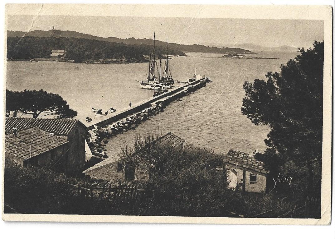 La Douce France - A.P.S. è una cartolina autografa di auguri firmata da Vittorio Rieti alla contessa Anna Laetitia Pecci-Blunt.

Costa Azzurra, Francia, anni '30 circa. In italiano. Condizioni eccellenti.

Colleziona questo pezzo unico del