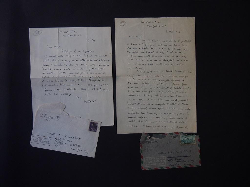 Una passeggiata notturna - A.L.S. è un lotto di 2 lettere autografe firmate da Vittorio Rieti  alla contessa A.L. Pecci-Blunt, scritto in italiano nel 1949. Ottime condizioni, comprese le buste originali.

In dettaglio:
A.L.S. New York, 19 gennaio