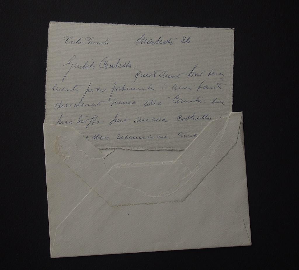 Biglietto autografo firmato da Carla Gronchi (1912-1993), first lady del presidente italiano Giovanni Gronchi (1955-1962), alla contessa Pecci-Blunt. 

1959. In italiano. Una pagina, fronte/retro. Condizioni eccellenti, compresa la busta originale.