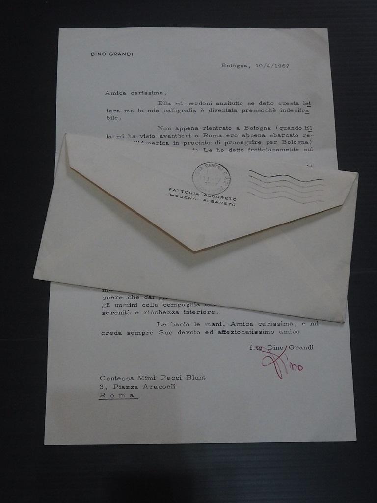 Lettre autographe dactylographiée signée par Dino Grandi à la Comtesse  A.L. Pecci- Blunt.

Bologne, 10 avril 1967. Signé "Dino" à l'encre rouge.

En italien. Sur papier à en-tête "Dino Grandi". Une page, recto seul. Excellentes conditions.