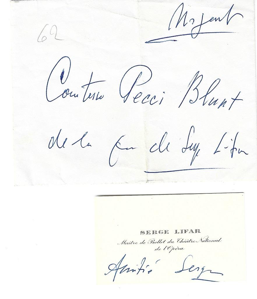 Il s'agit de la carte de visite de Serge Lifar avec des notes autographes à la comtesse Pecci-Blunt. Un message de vœux au grand mécène, aimé et connu à Paris. Sur papier à en-tête "Serge Lifar Maître de Ballet du Théâtre National de l'Opéra.

En