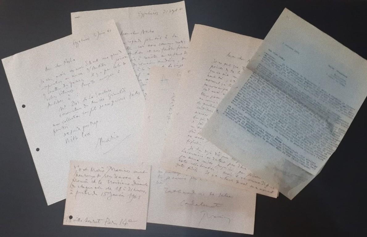 Gravures es un conjunto de cartas entre Mario Prassinos y Nesto Jacometti,  escrito en francés, en 1961, y compuesto por 6 artículos, perfectamente legible y en excelentes condiciones, salvo agujeros en el margen izquierdo.

Carta mecanografiada