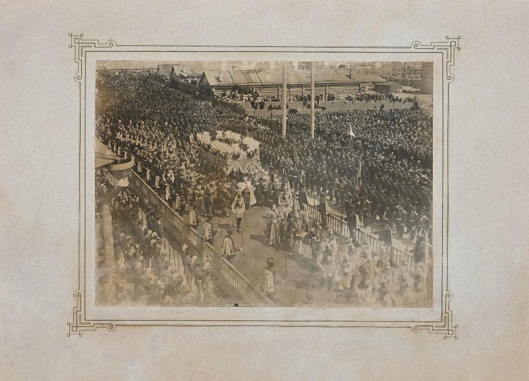 Portrait Photograph di Joseph Daziaro - Processione dell'incoronazione -  b/Fotografia di J. Daziaro - 1896