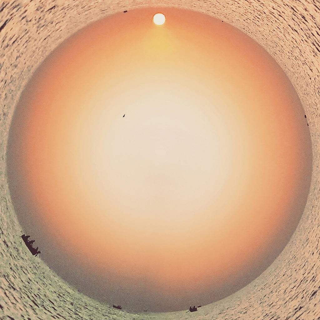 Esta hermosa fotografía aROUNDme 7 fue tomada por el fotógrafo italiano Giulio Gonella.

Impresión sobre papel hahnemuhle photo rag de la serie aROUNDme, edición abierta. Firmado a mano por el artista en el reverso, en la parte inferior derecha.