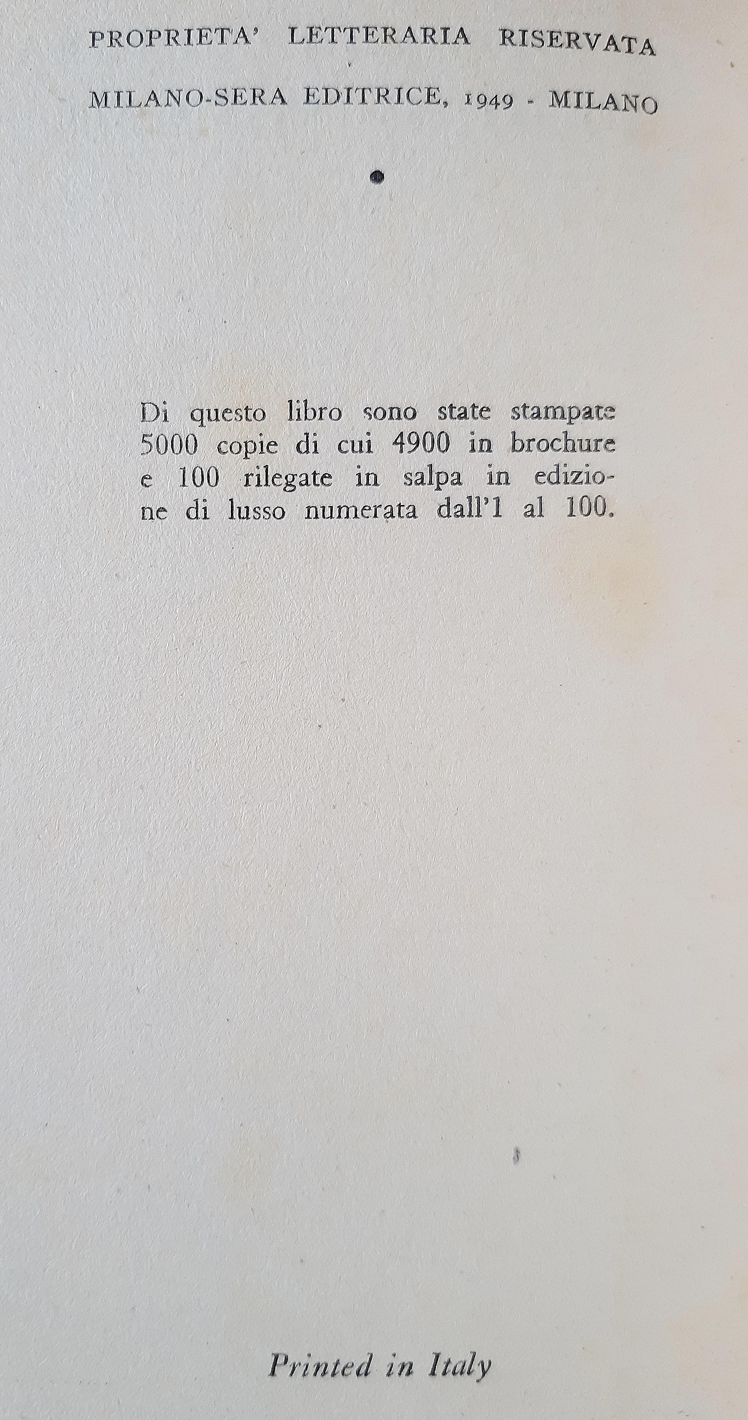 La Coda di Paglia is an original modern rare book illustrated by Mino Maccari (Siena,  1898 – Rome, 1989) and written by Alfonso Gatto in 1949.

Original First Edition.

Published by Sera Editrice, Milan.

5000 unnumbered copies.

Format: in 8°. The