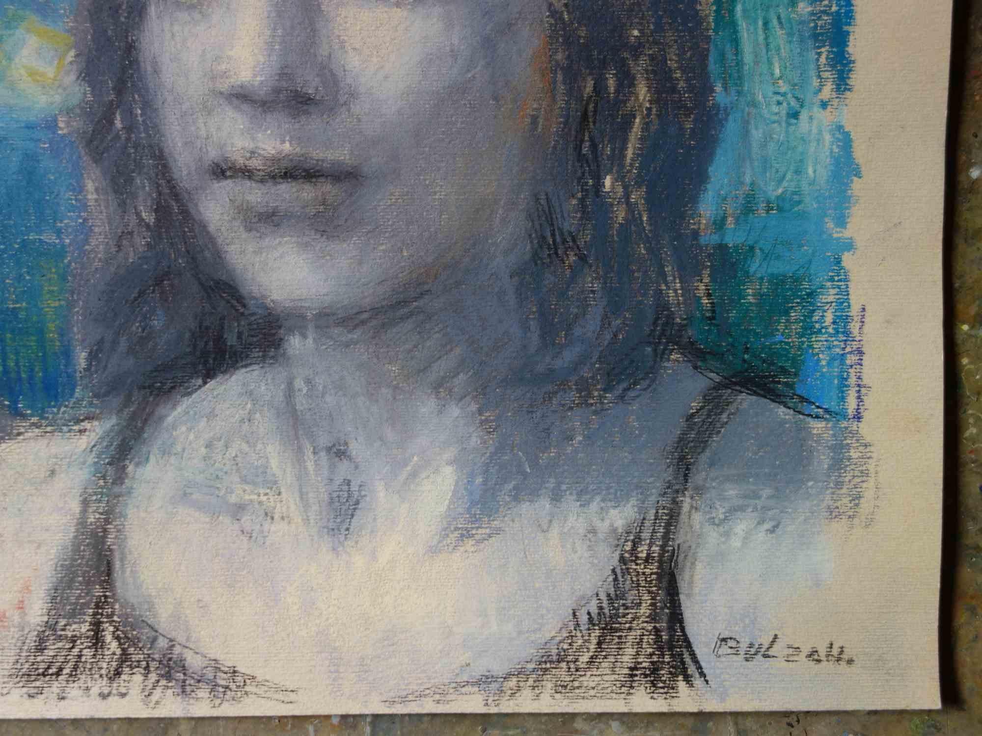 Due Donne is an original pastel drawing realized by the Italian contemporary artist Aurelio Bulzatti in 2019.
Unique authentic piece, hand-drawn and hand-signed by the artist.
The pastel is a half-bust portrait of two women within a city background.