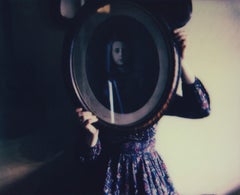 Una Semejanza - Contemporáneo, Figurativo, Mujer, Polaroid, Fotografía, Siglo XXI