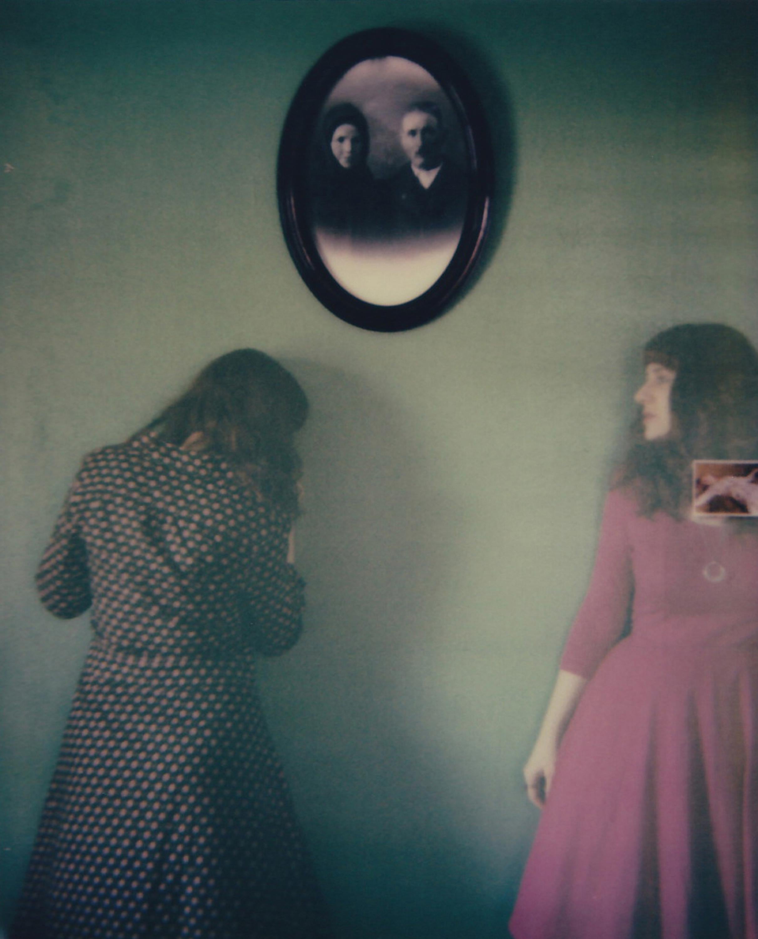 Figurative Photograph Lisa Toboz - Palimpsest - Contemporain, Figuratif, Femme, Polaroid, Photographie, XXIe Siècle