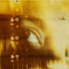 Ojos - Zeitgenössisch, Konzeptionell, Polaroid, 21. Jahrhundert, Farbe, Porträt