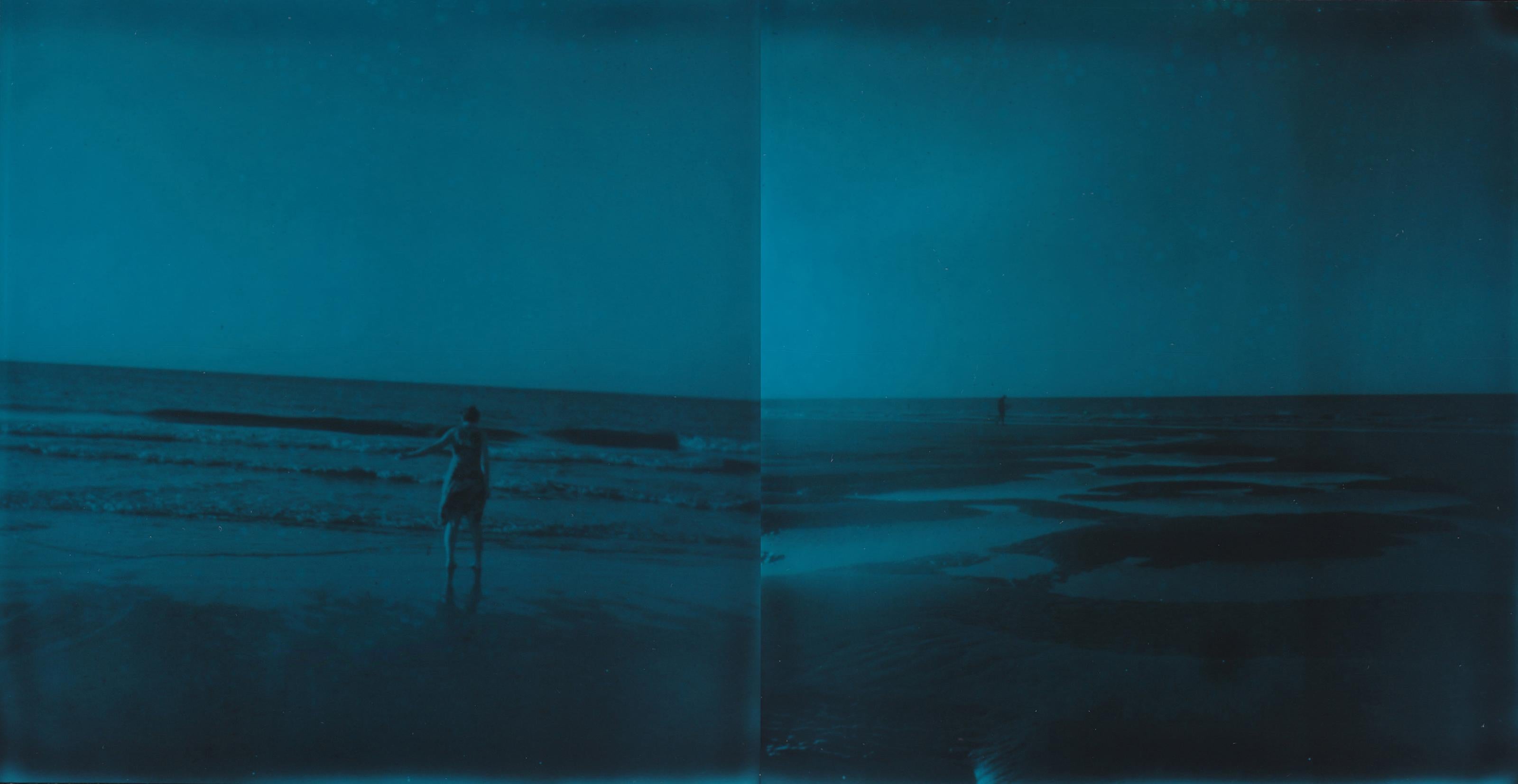 Lisa Toboz Color Photograph – Blauer Yonder - Zeitgenössisch, Abstrakt, Polaroid, 21. Jahrhundert, Farbe