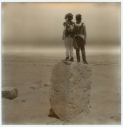 „It's only You and Me now (2) –  21. Jahrhundert, Zeitgenössisch, Polaroid, Kindheit