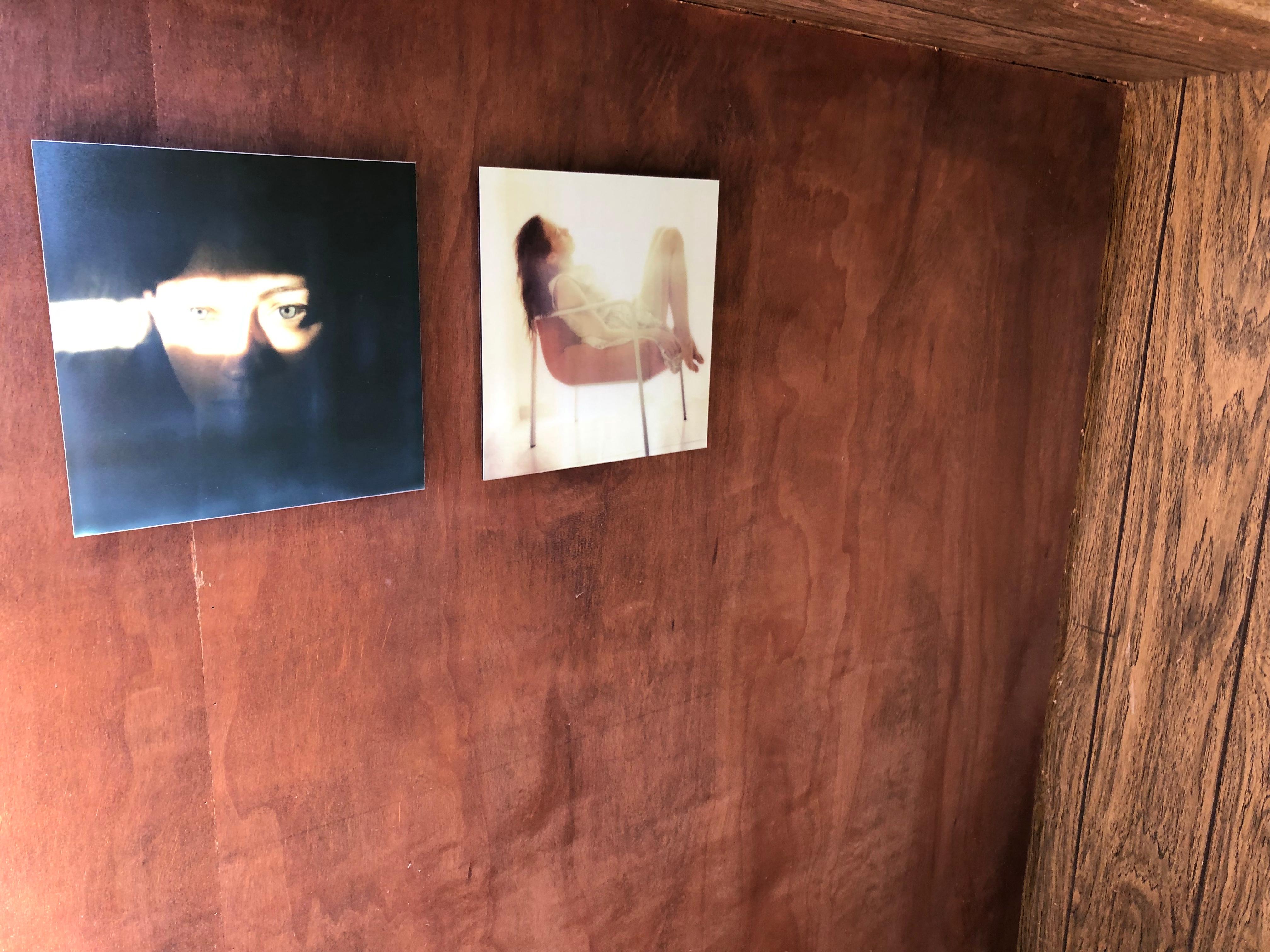 Self-Portrait - Passepartout, Contemporary, Polaroid, Farbe, Porträt im Angebot 6