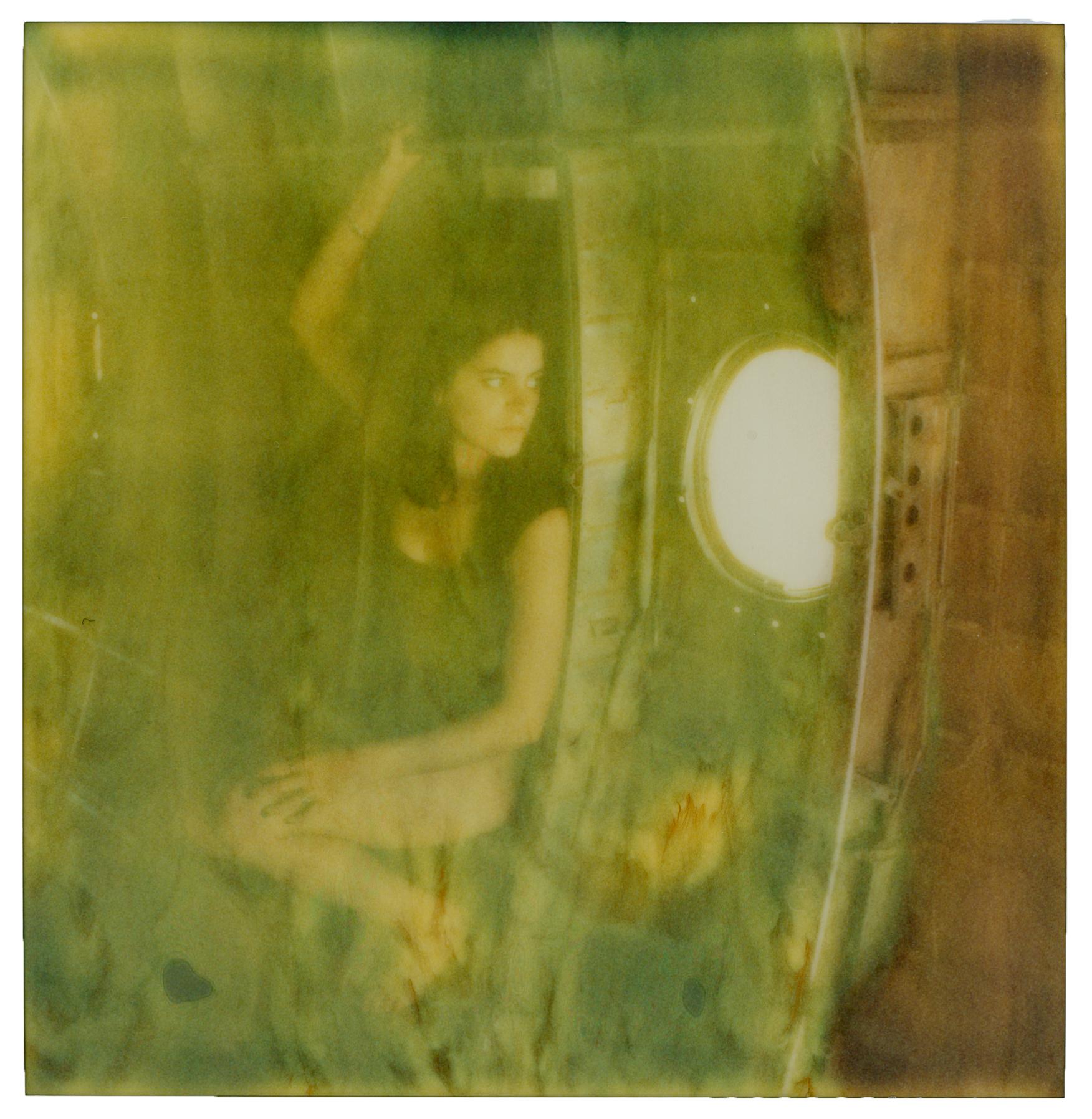 Ariel Shelleg Portrait Photograph – Vor dem Flug - 21. Jahrhundert, Zeitgenössisch, Polaroid