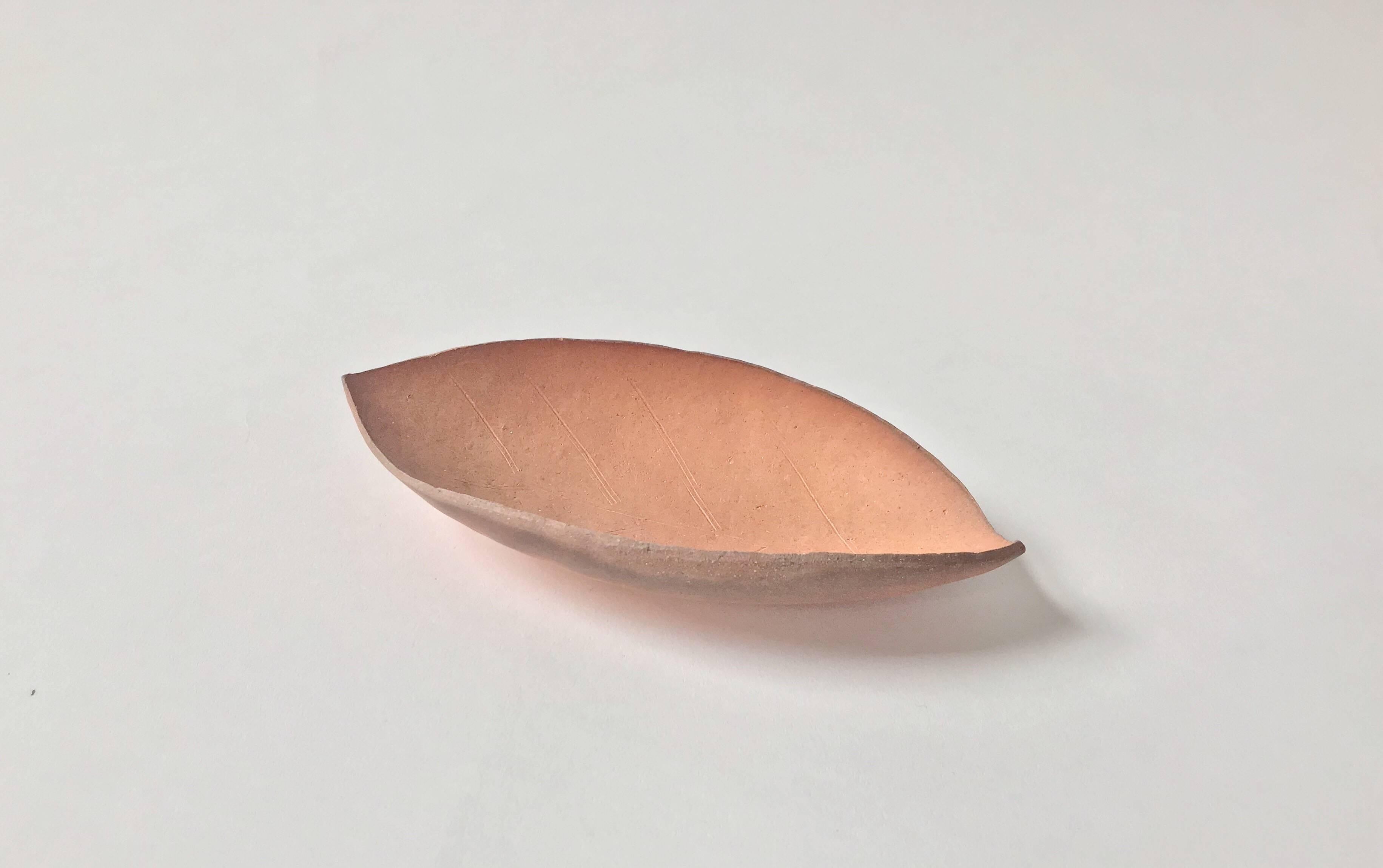 A leaf-shaped, terracotta-colour ceramic plate by Yosuke Kojima. Shown at WAD Gallery in Osaka in 2018 and in our exhibition Tea Ceremony which opened in May 2018. 
