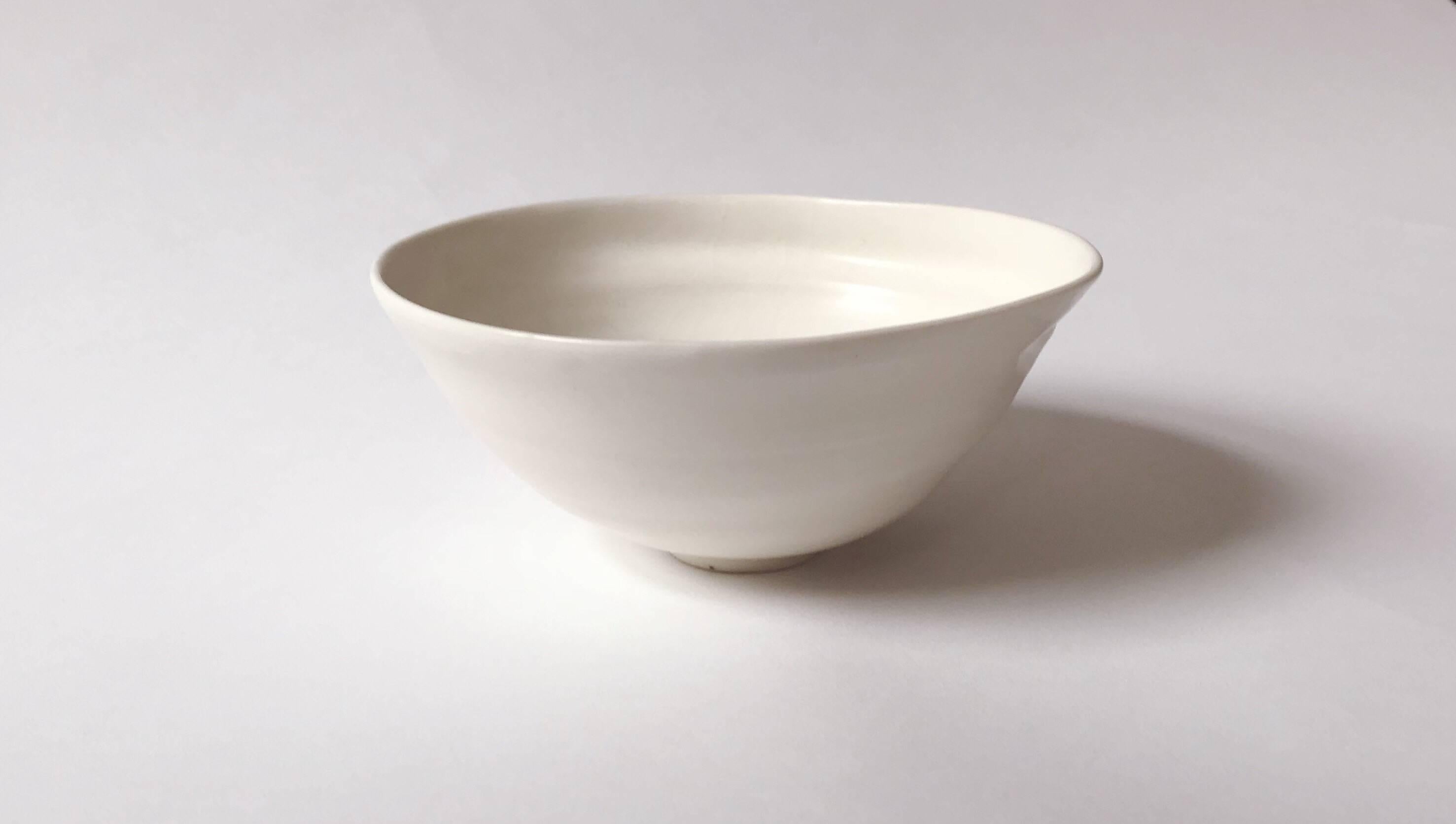 White ceramic bowl by Romy Northover For Sale 1