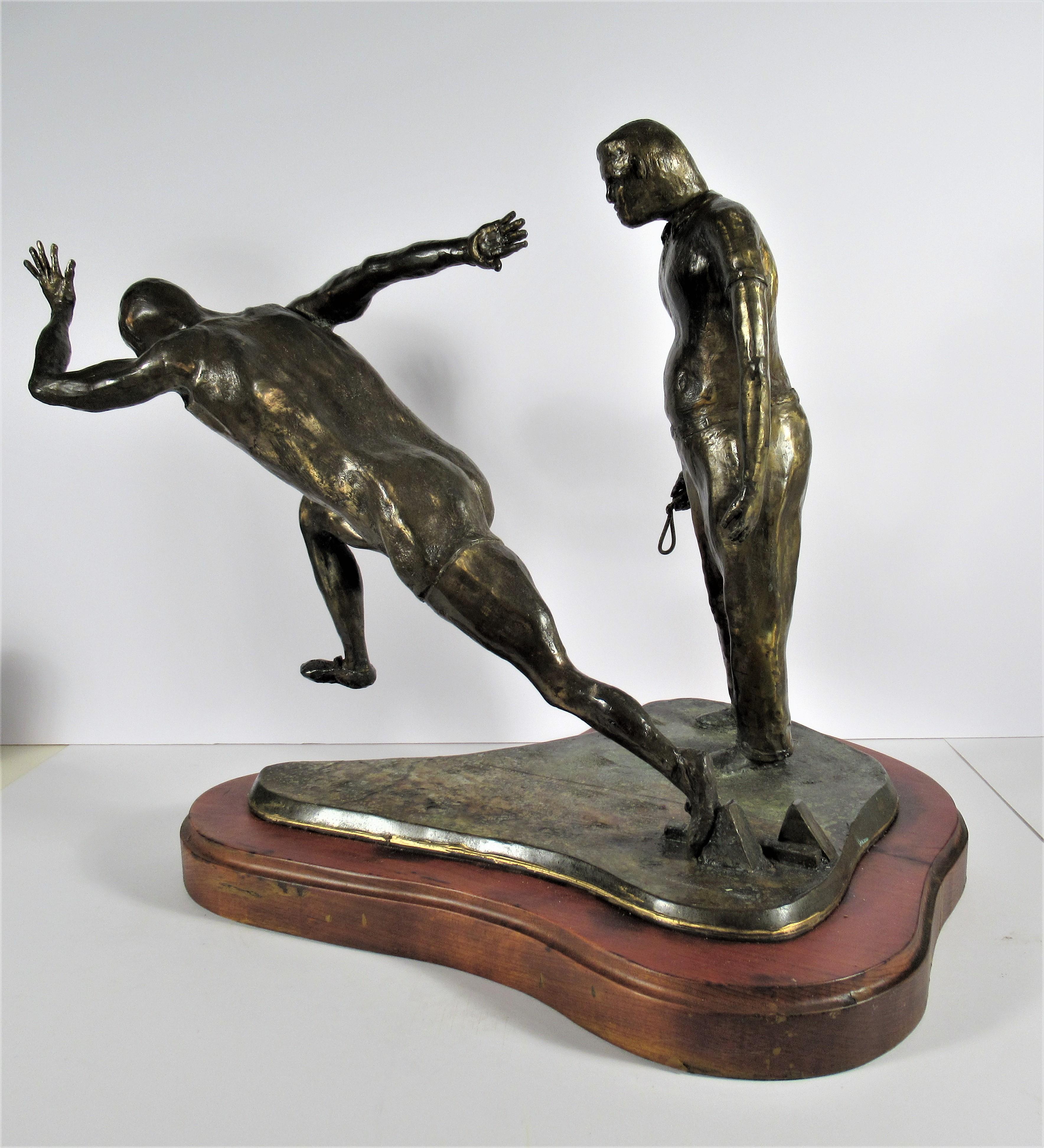 Der Athleten und sein Coach (Gold), Figurative Sculpture, von Kenneth Johnson