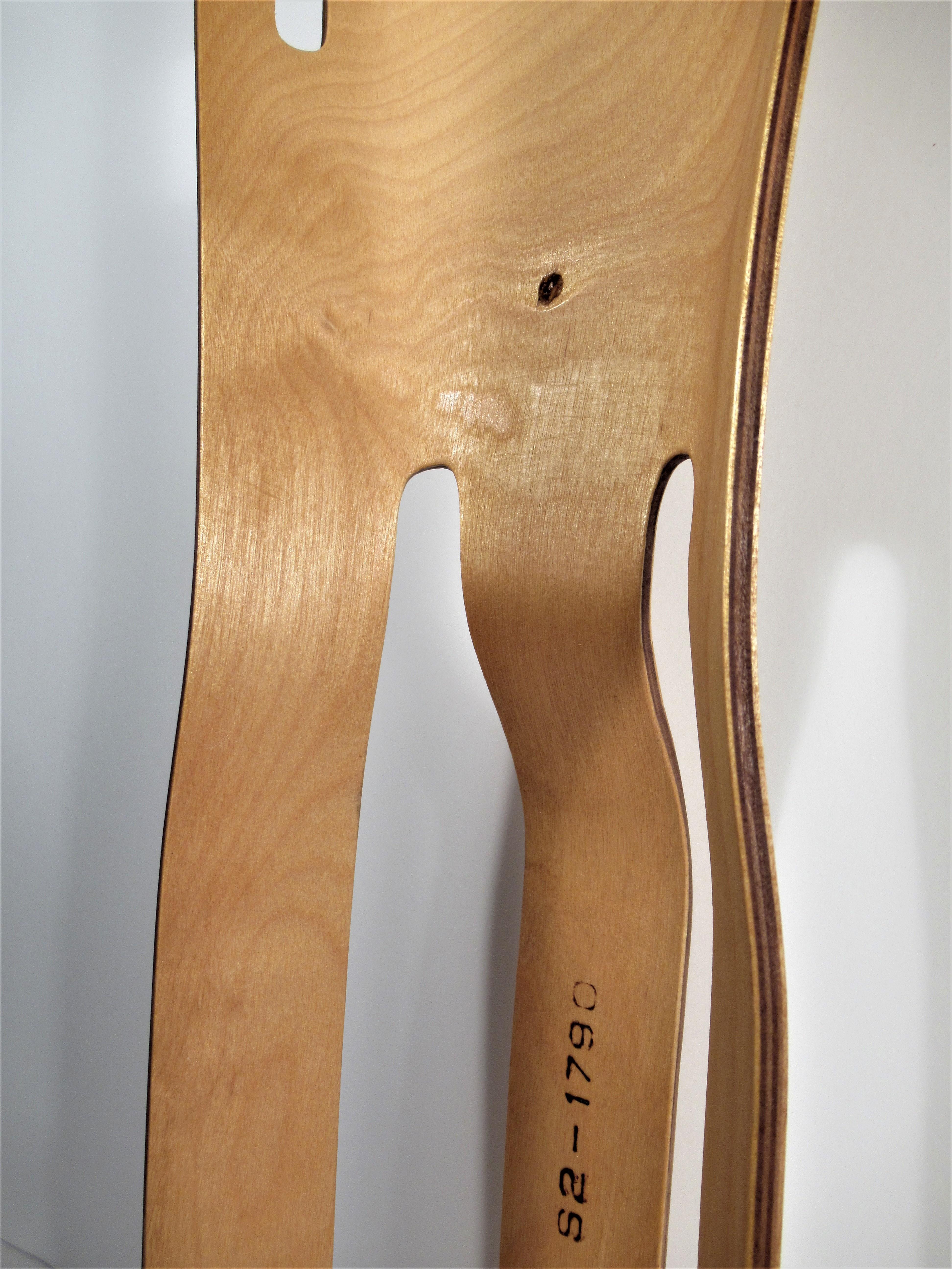 Molded birch plywood leg splint by Charles and Ray Eames 2