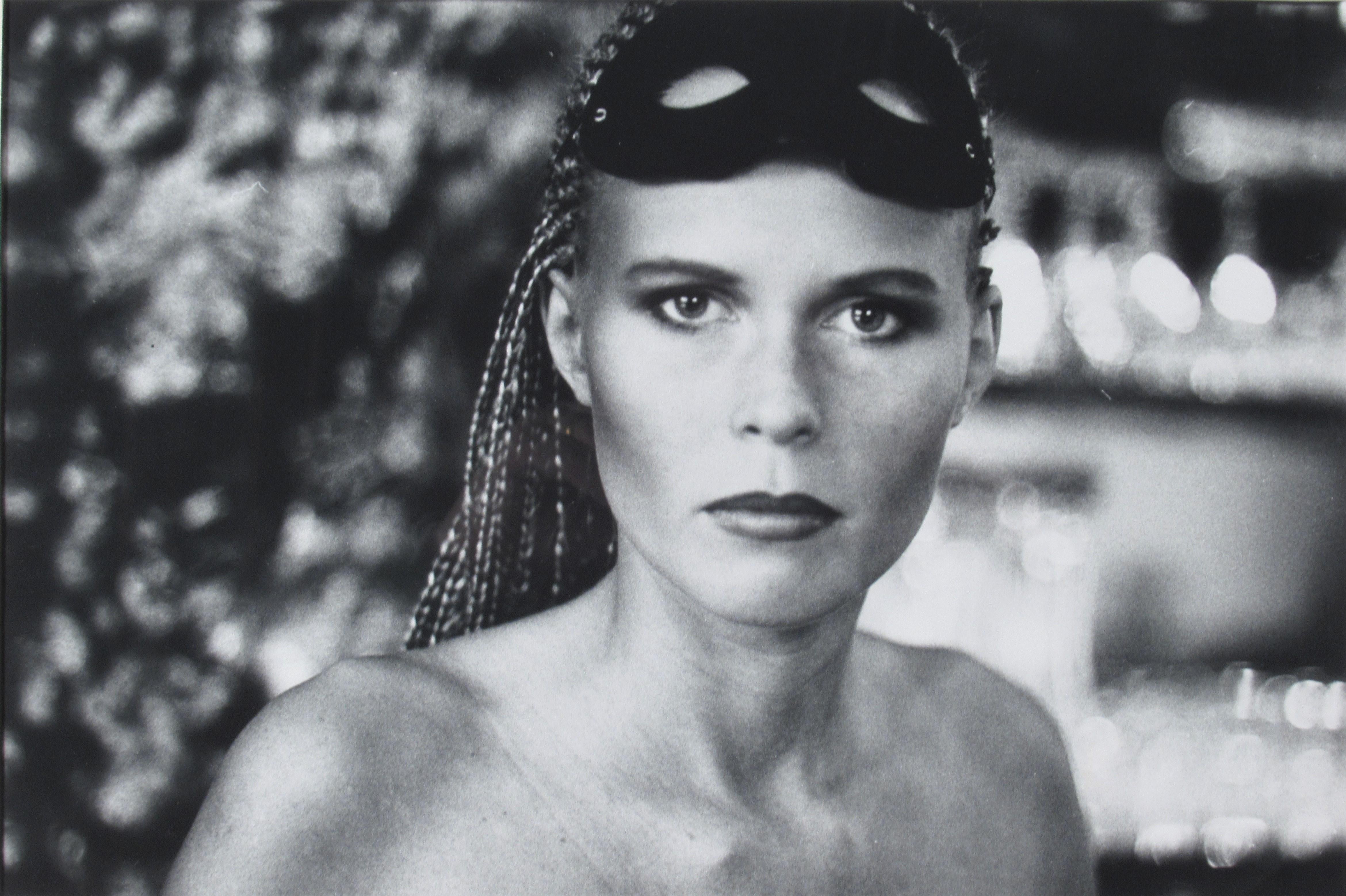 Donna con maschera - Photograph di Michael Andreas Russ