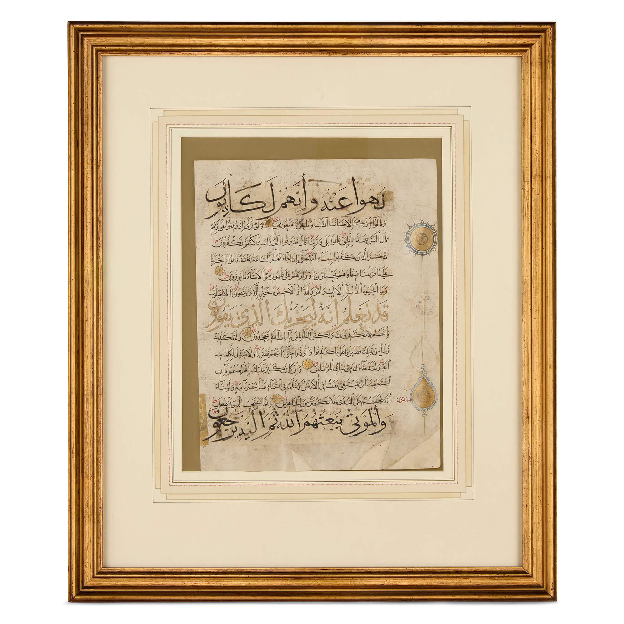 Ancien feuillet de manuscrit du Coran Mamluke en écriture maghrébine 14-15ème siècle - Art de Unknown