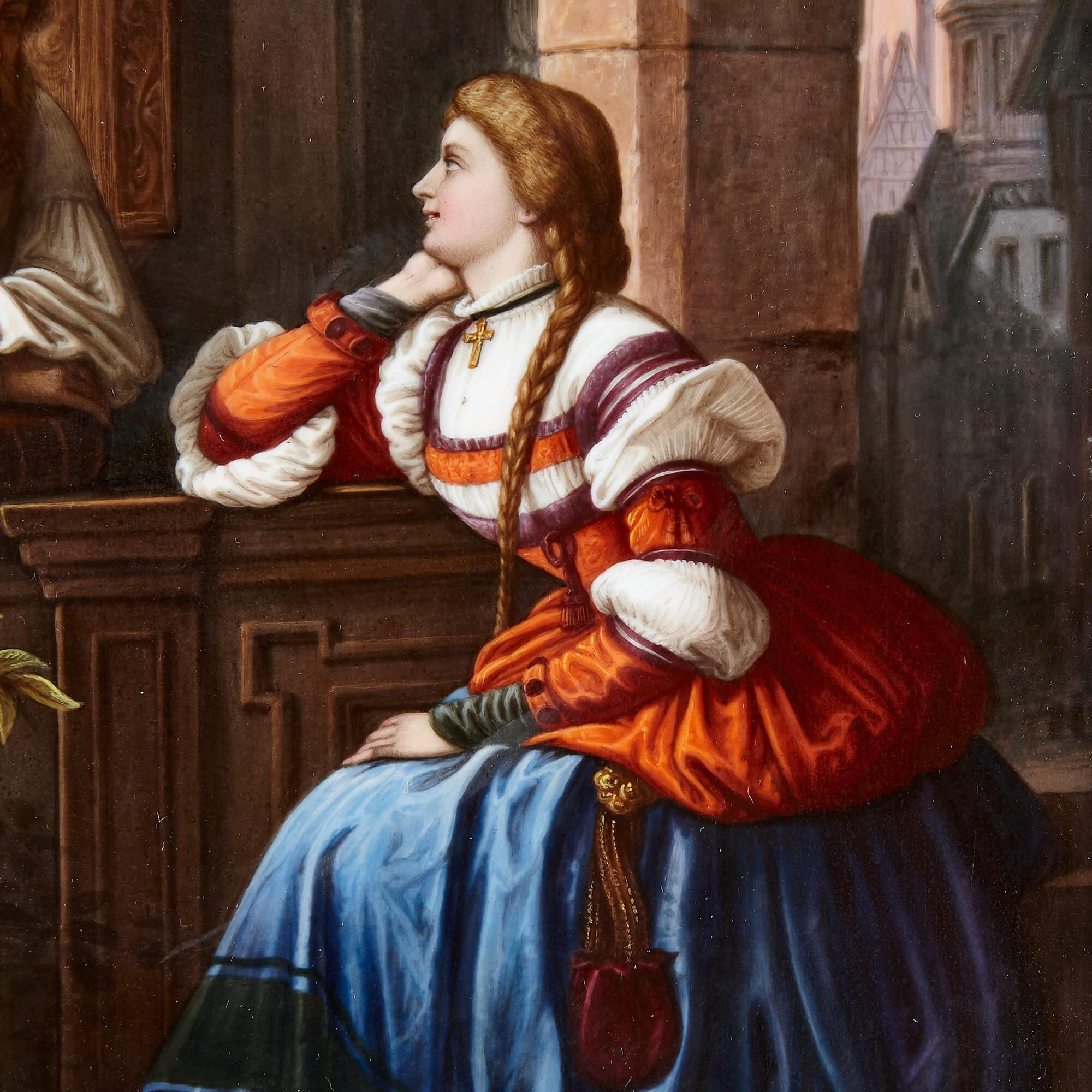 Diese feine und detaillierte deutsche Porzellanplakette zeigt einen Mann und eine Frau in mittelalterlicher Kleidung in einer architektonischen Umgebung. Die Frau mit dem blonden, geflochtenen Haar blickt sehnsüchtig auf den bärtigen Mann, der sich