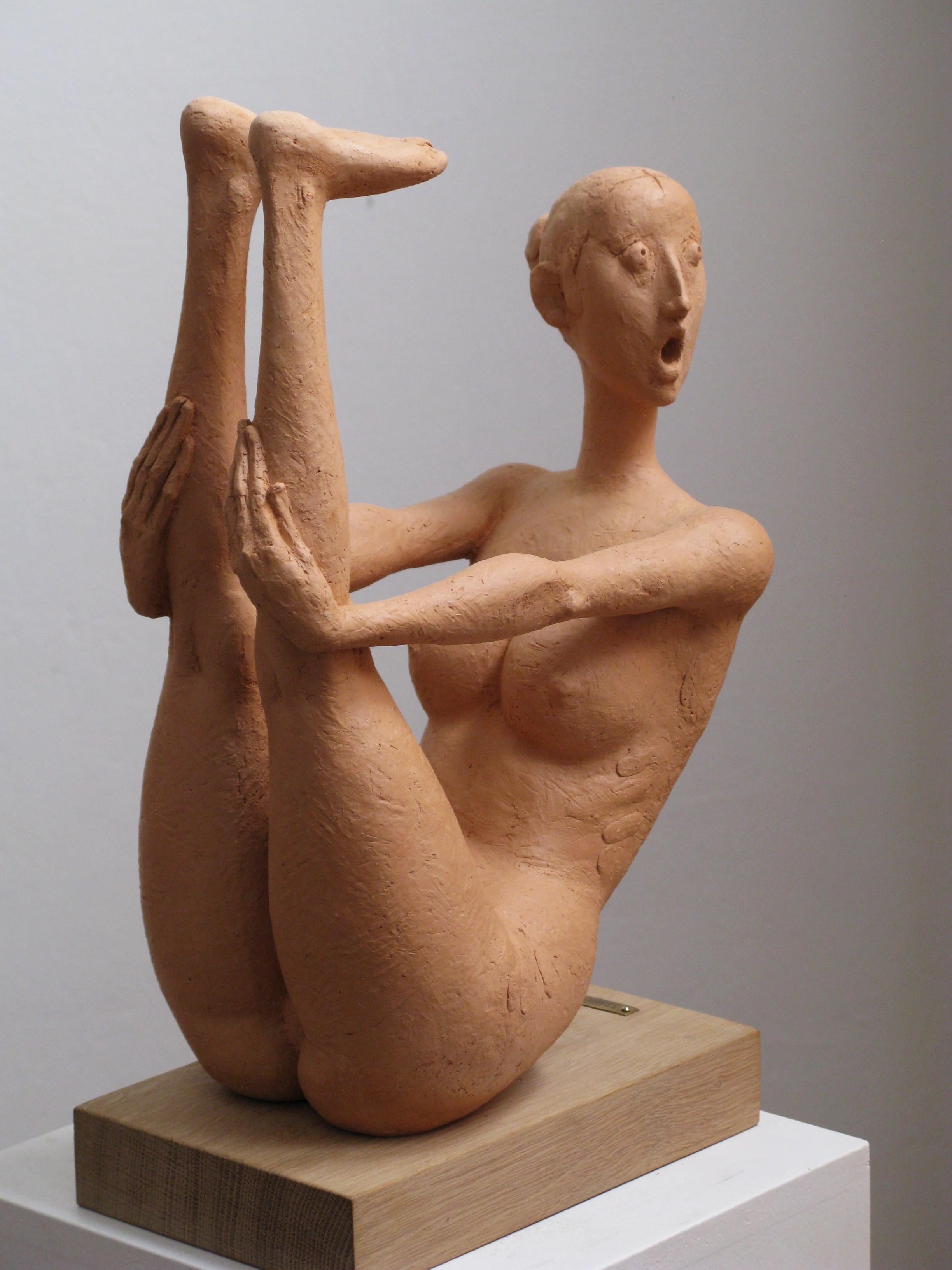 Béla Szakáts Nude Sculpture - Fear - 21st Century, Figurative Sculpture, Nude, Beige, Contemporary
