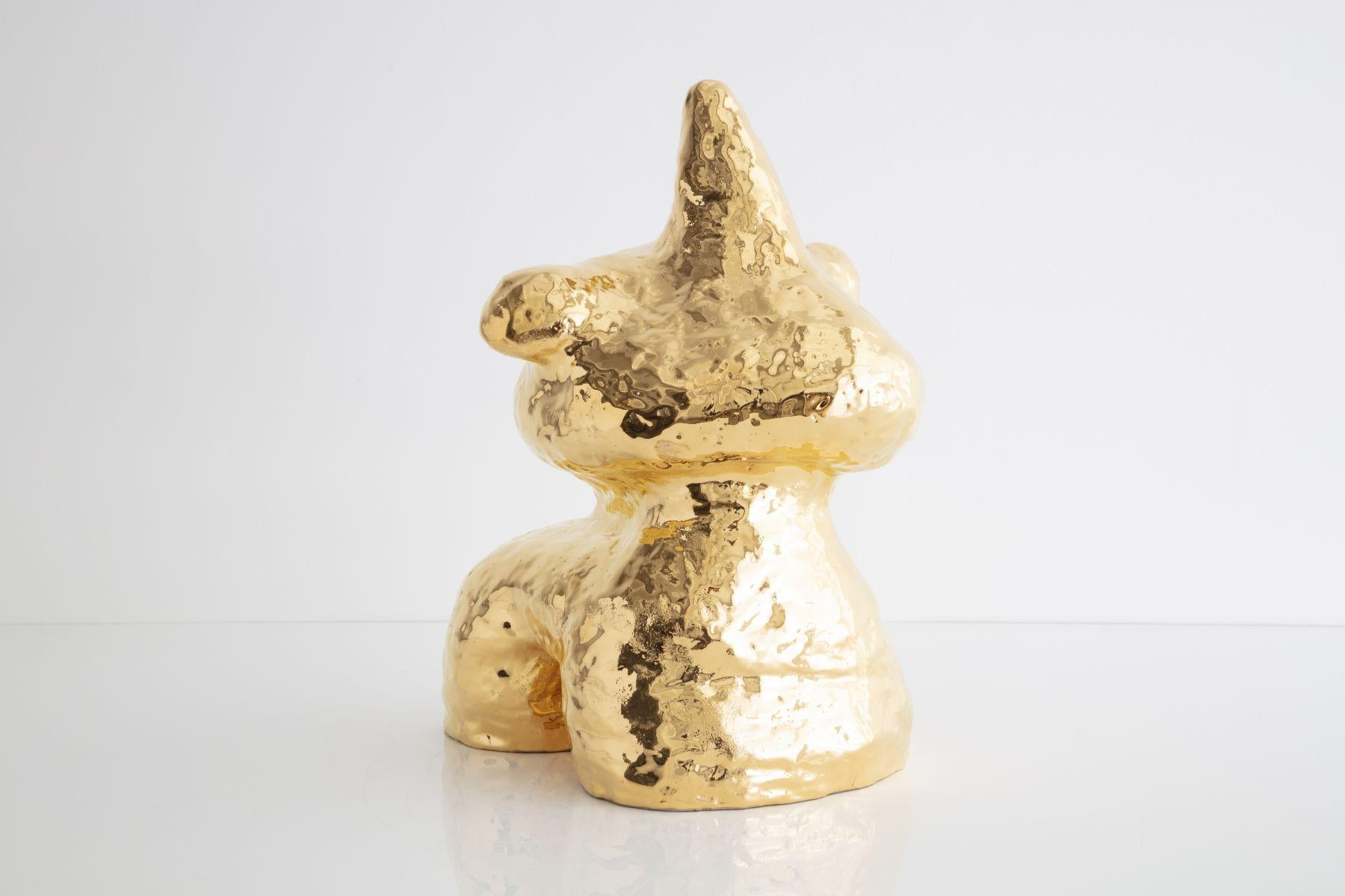 Jasmin Anoschkin Figurative Sculpture - Golden Stardust (medium) 