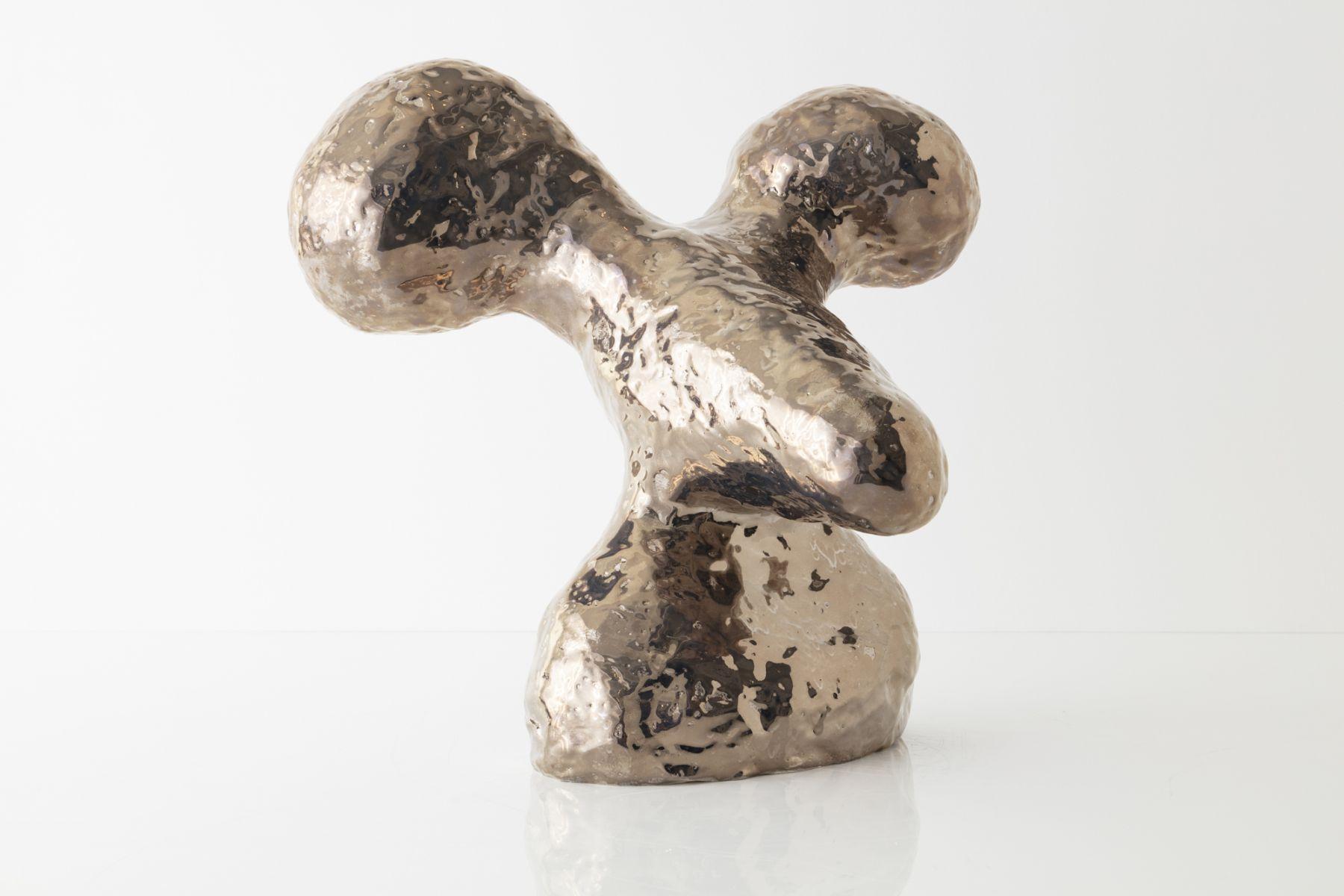 Jasmin Anoschkin Figurative Sculpture - Platinum Coyote